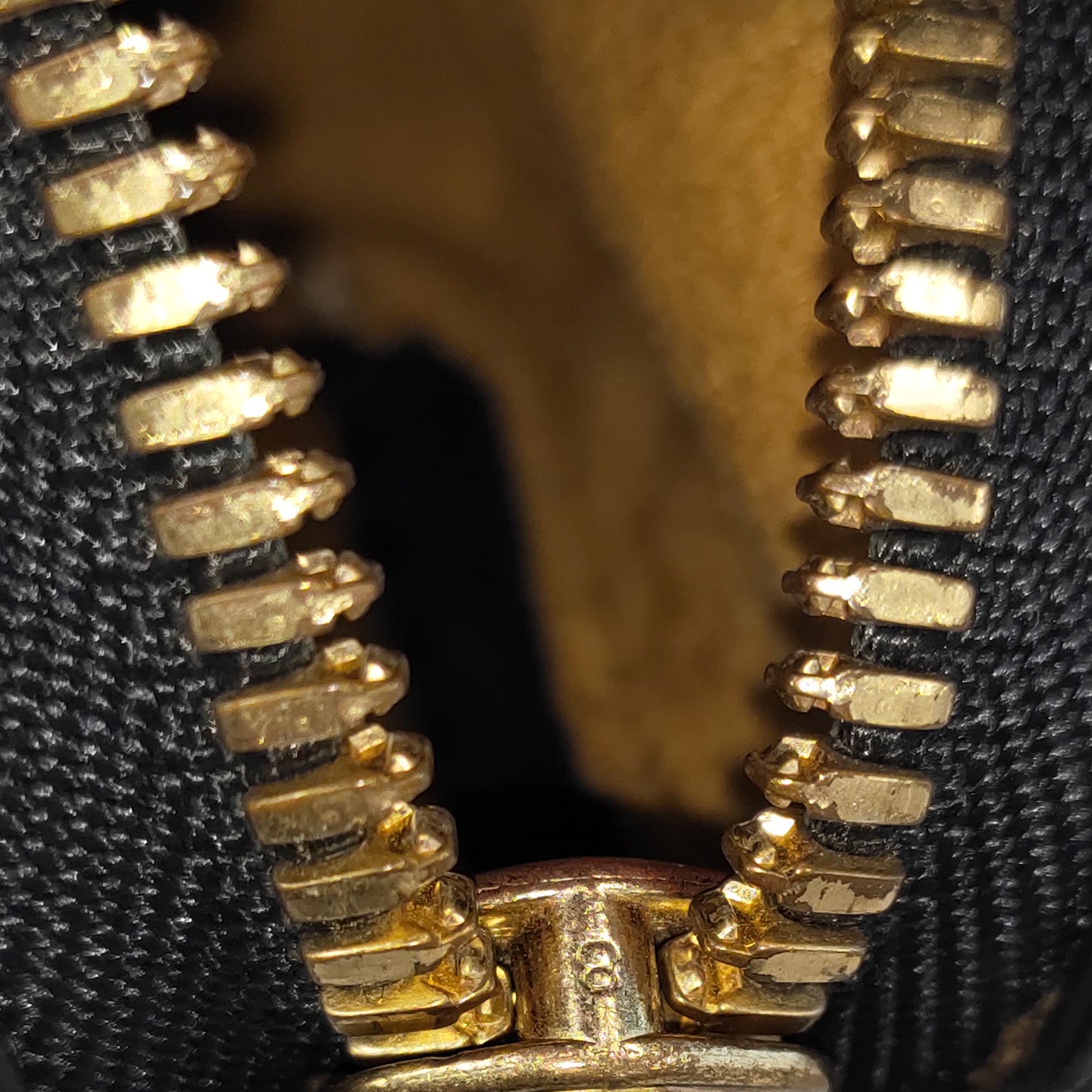 MCM Leather Shoulder Bag (SHG-KaVIvc)