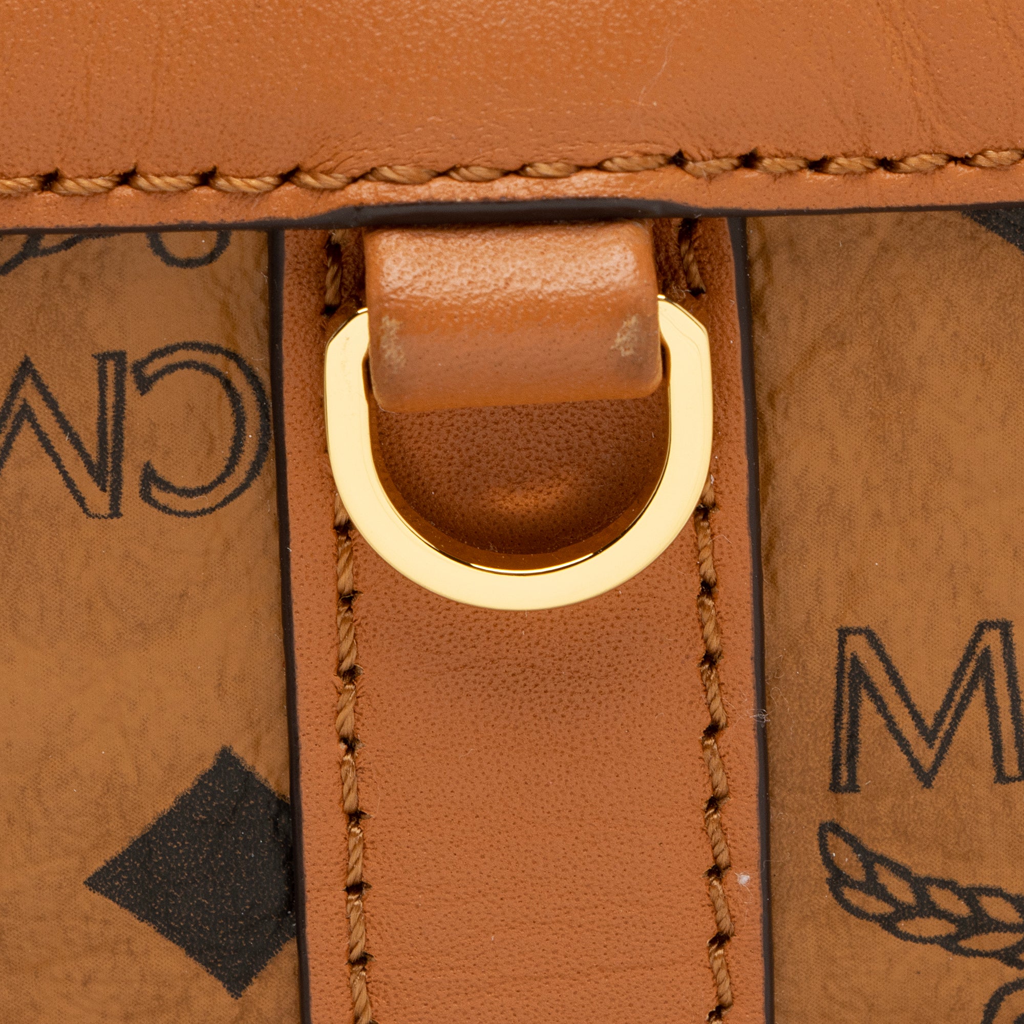MCM VIsetos Aren Medium Shopper Tote (SHF-bhHEId)