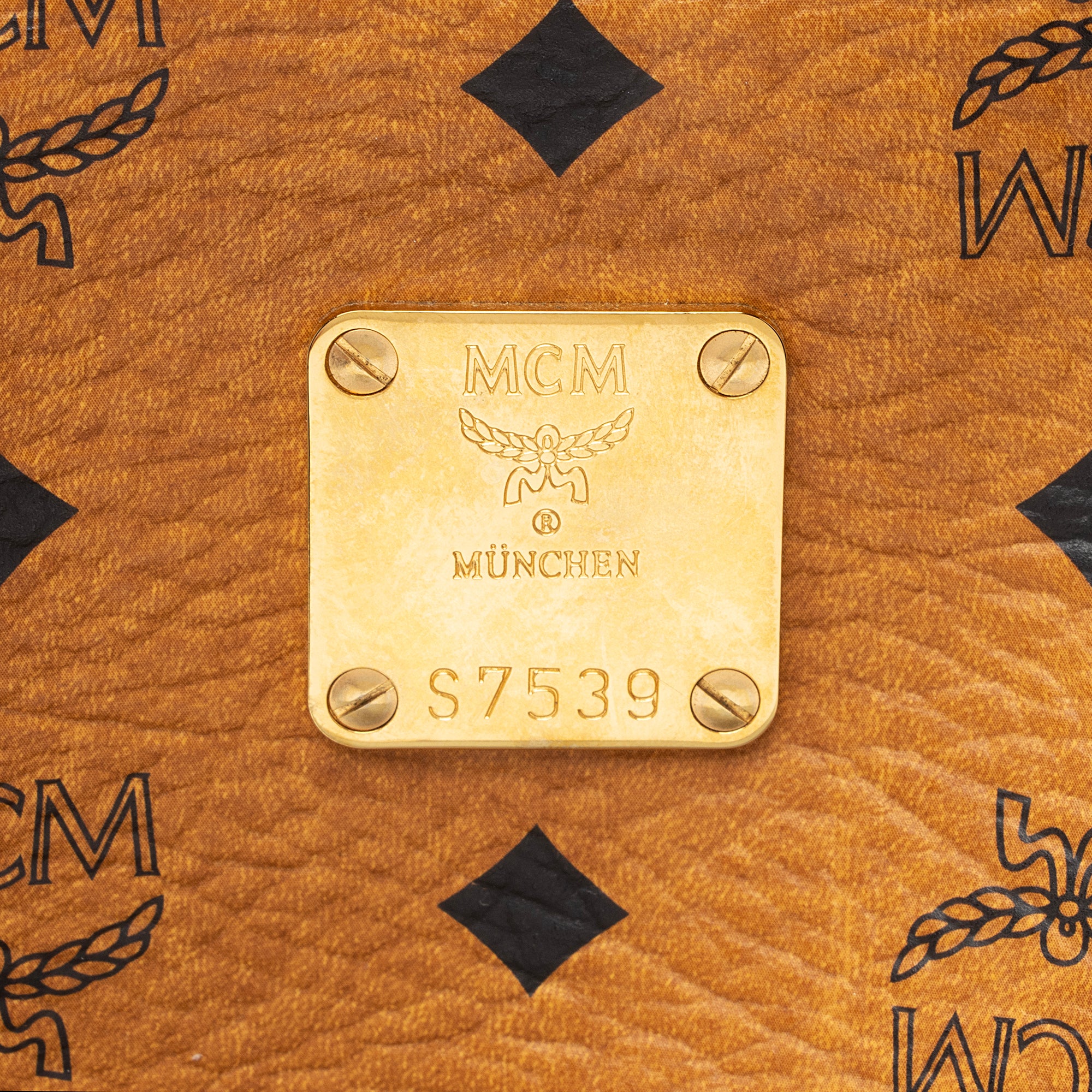 MCM Visetos Yris Large Top Zip Shopper Tote (SHF-23876)