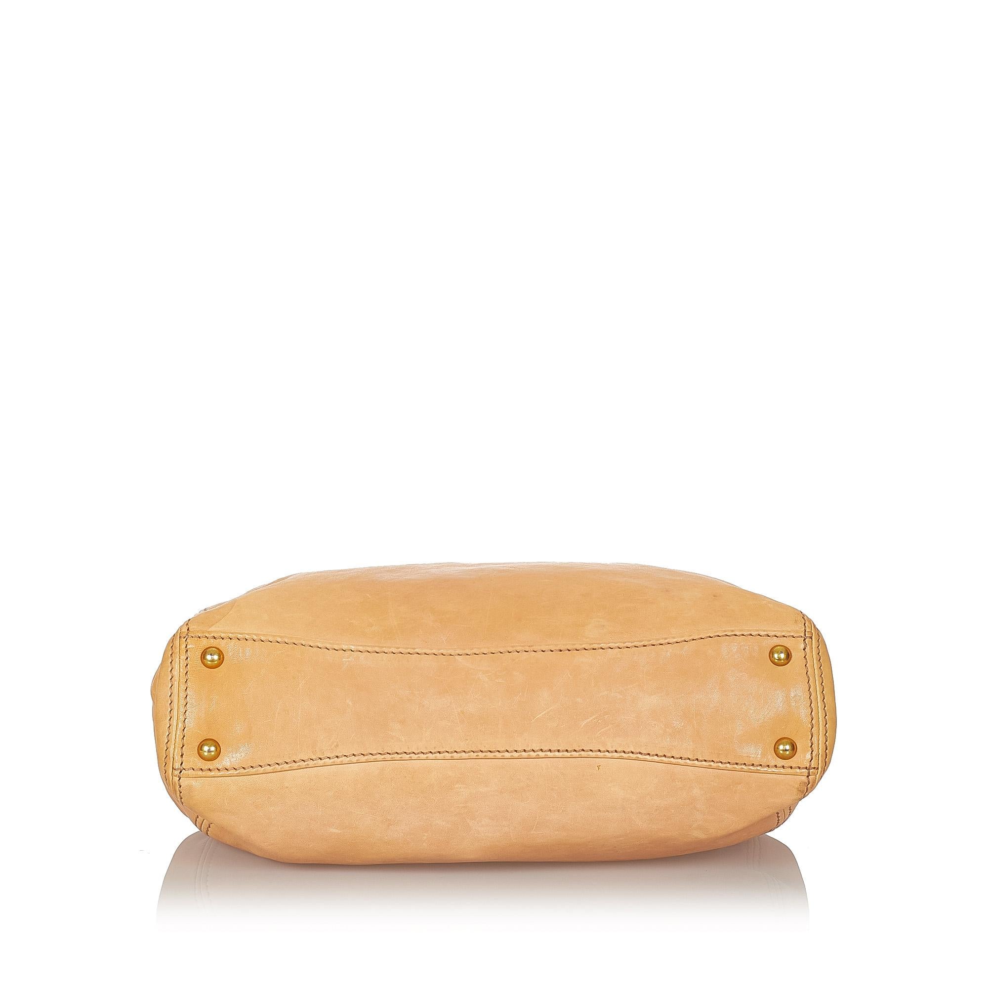 Miu Miu Leather Tote Bag (SHG-21610)