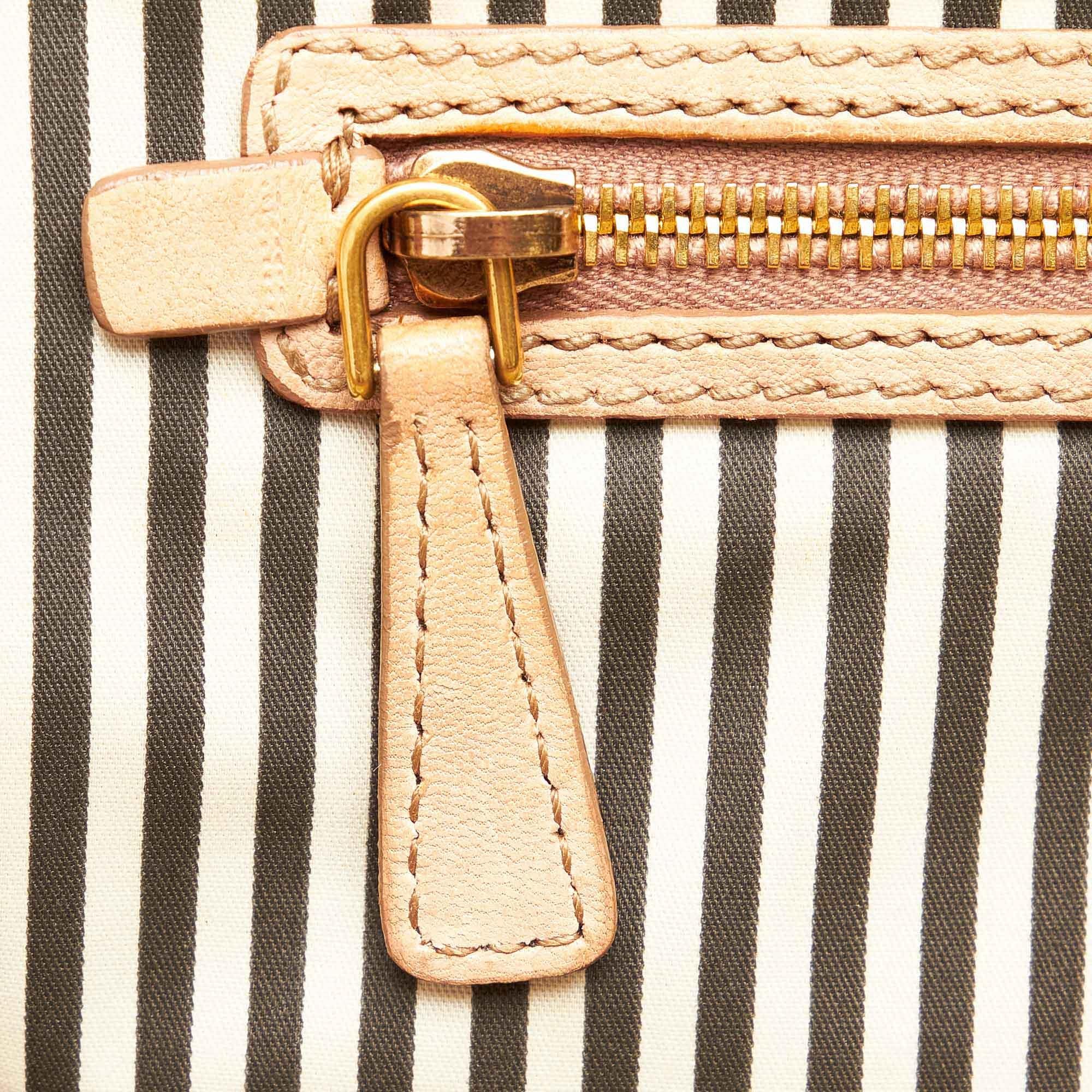 Miu Miu Leather Tote Bag (SHG-21610)