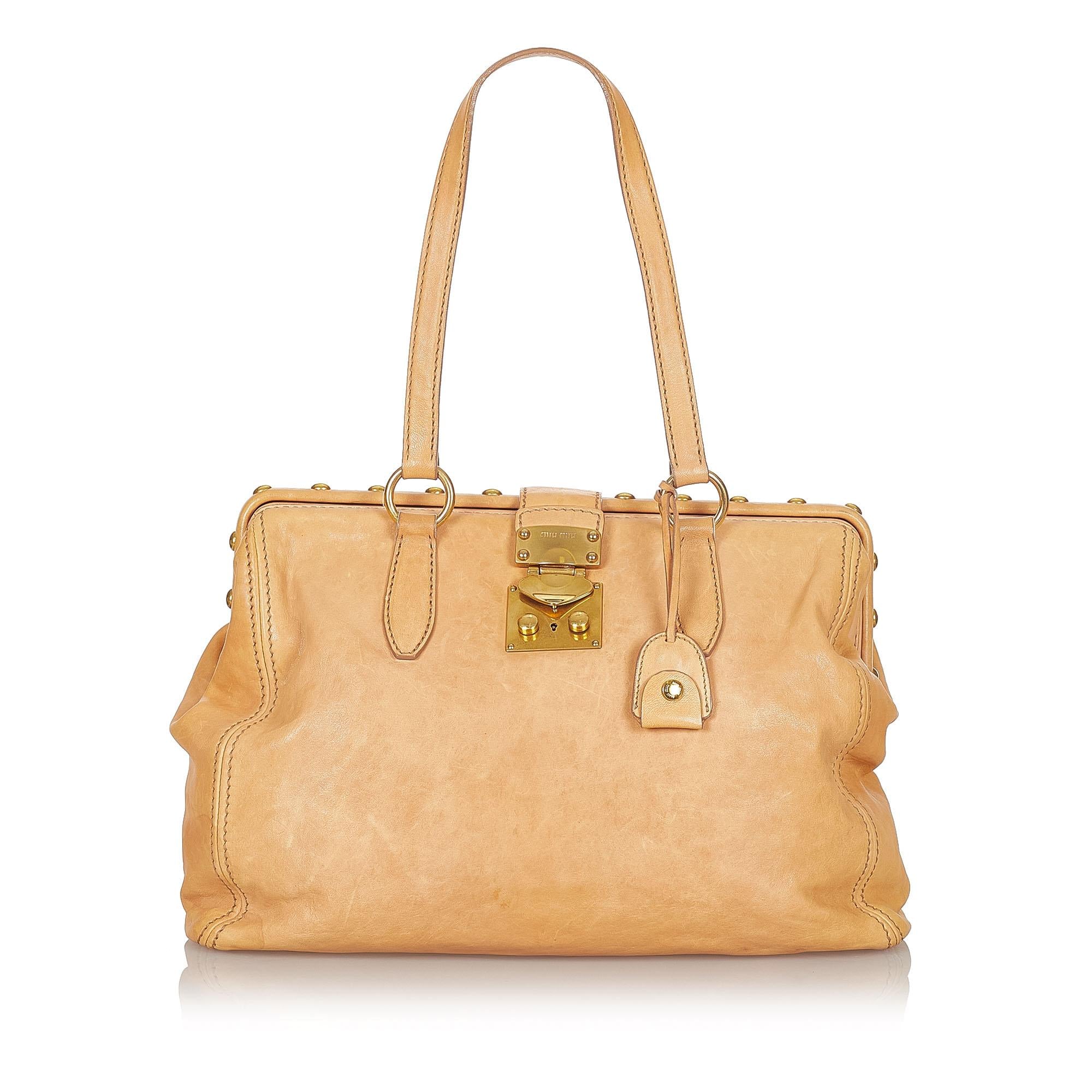 Miu Miu Leather Tote Bag (SHG-21610)