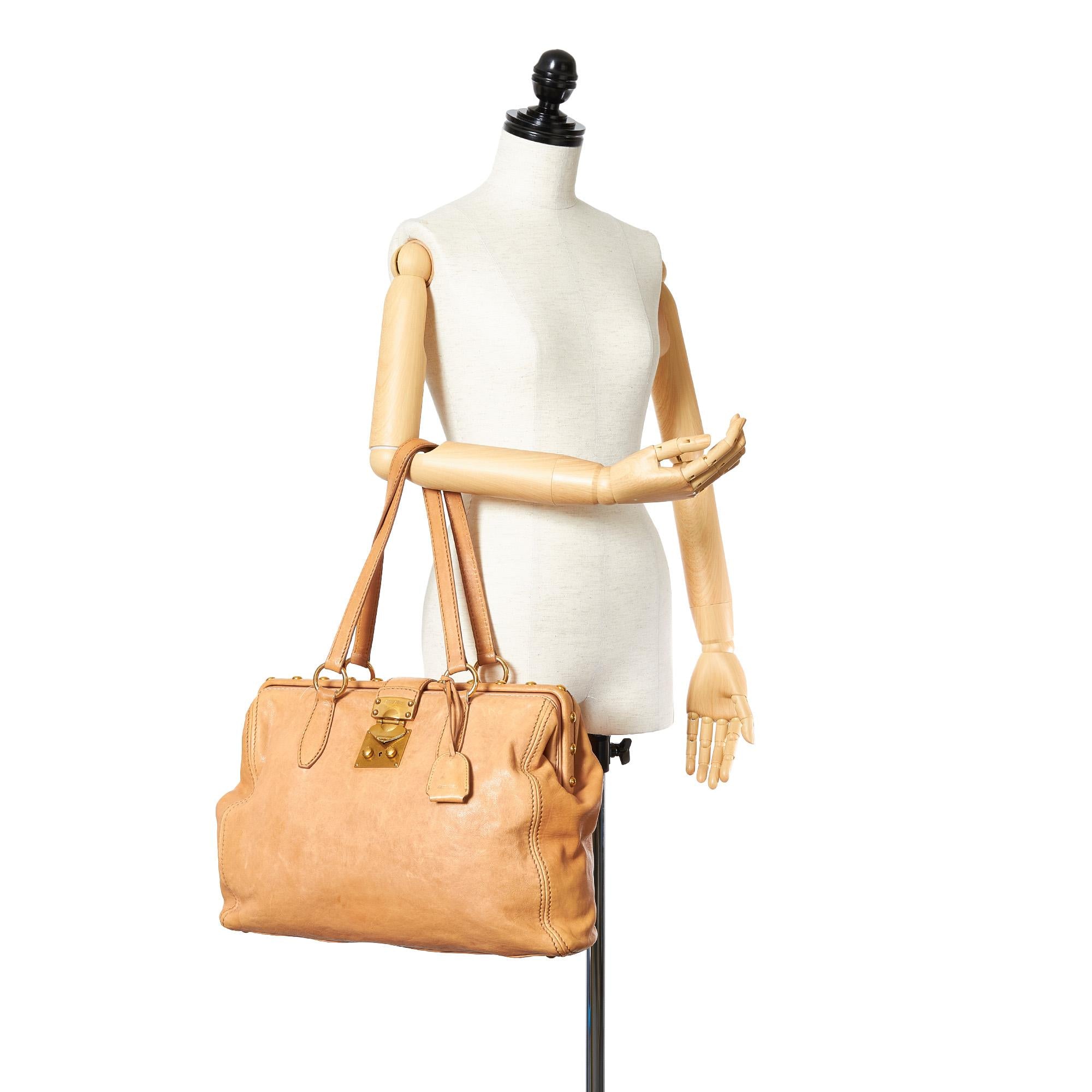 Miu Miu Leather Tote Bag (SHG-21610)