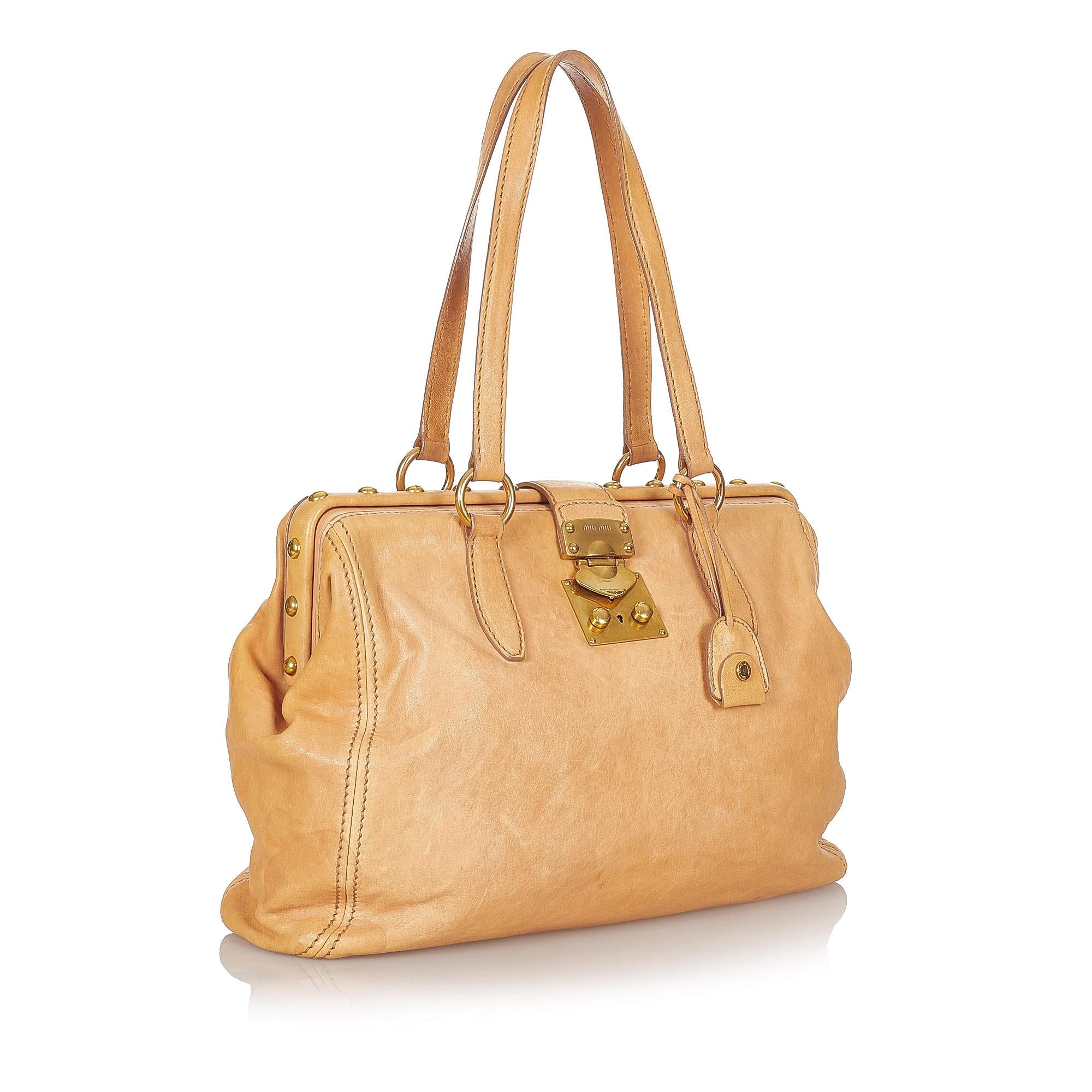 Miu Miu Leather Tote Bag (SHG-21610)