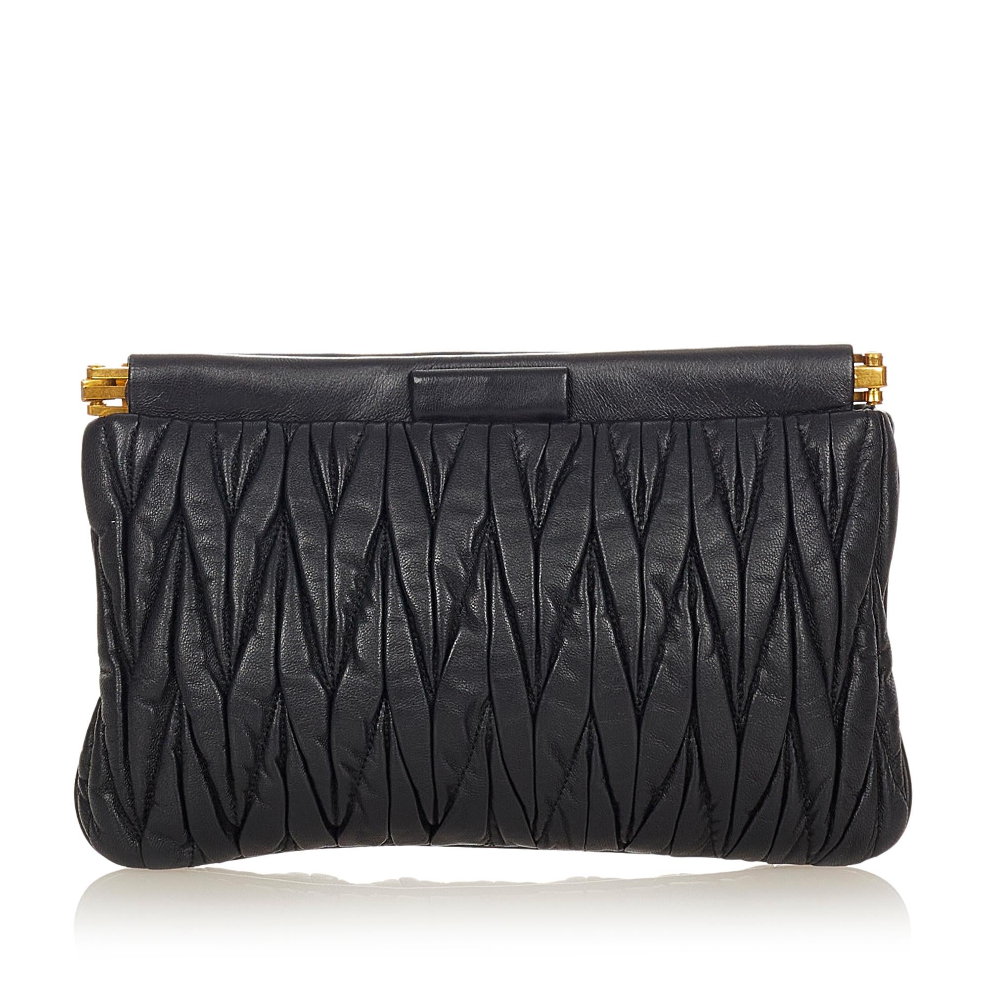 Miu Miu Matelasse Leather Clutch Bag (SHG-25253)