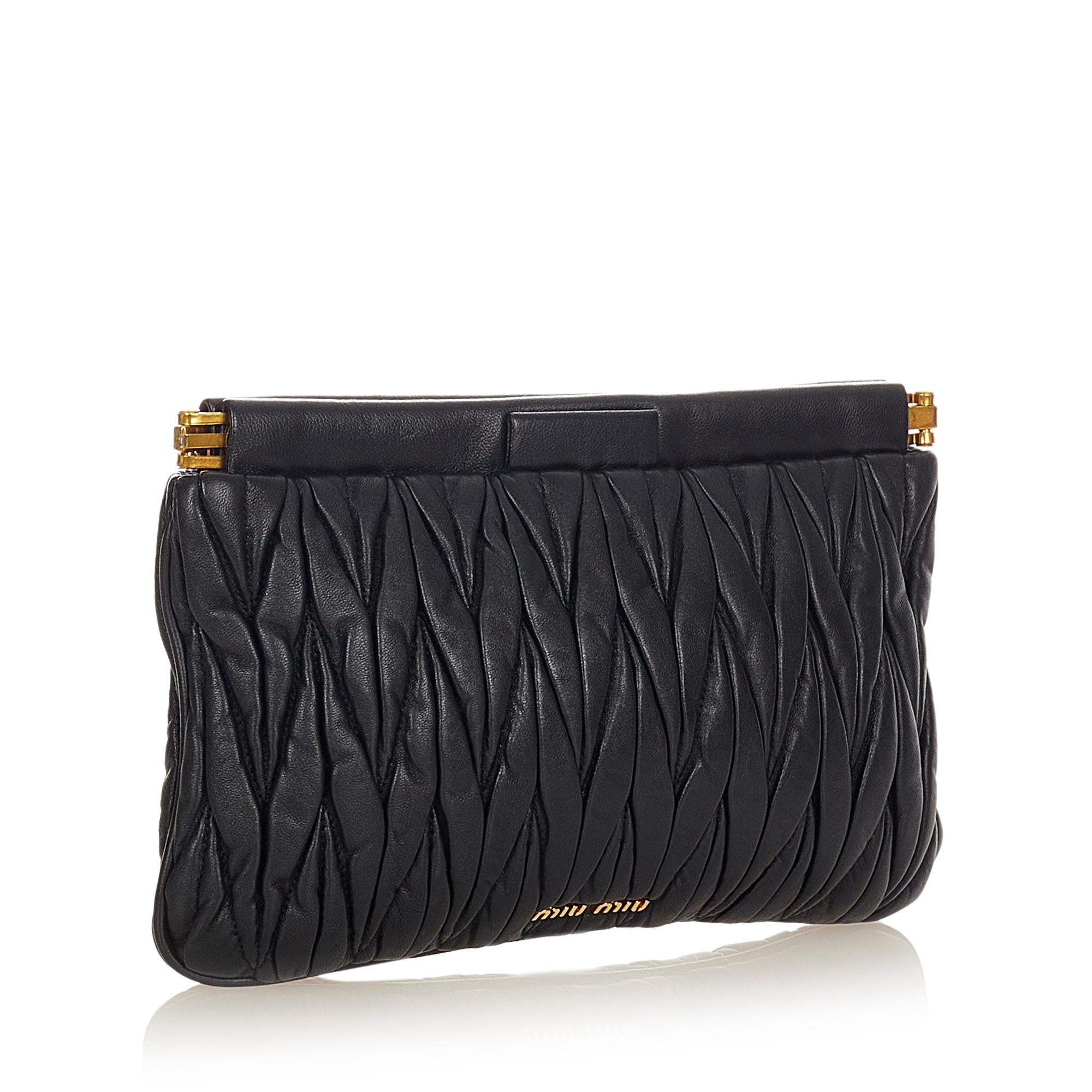 Miu Miu Matelasse Leather Clutch Bag (SHG-25253)