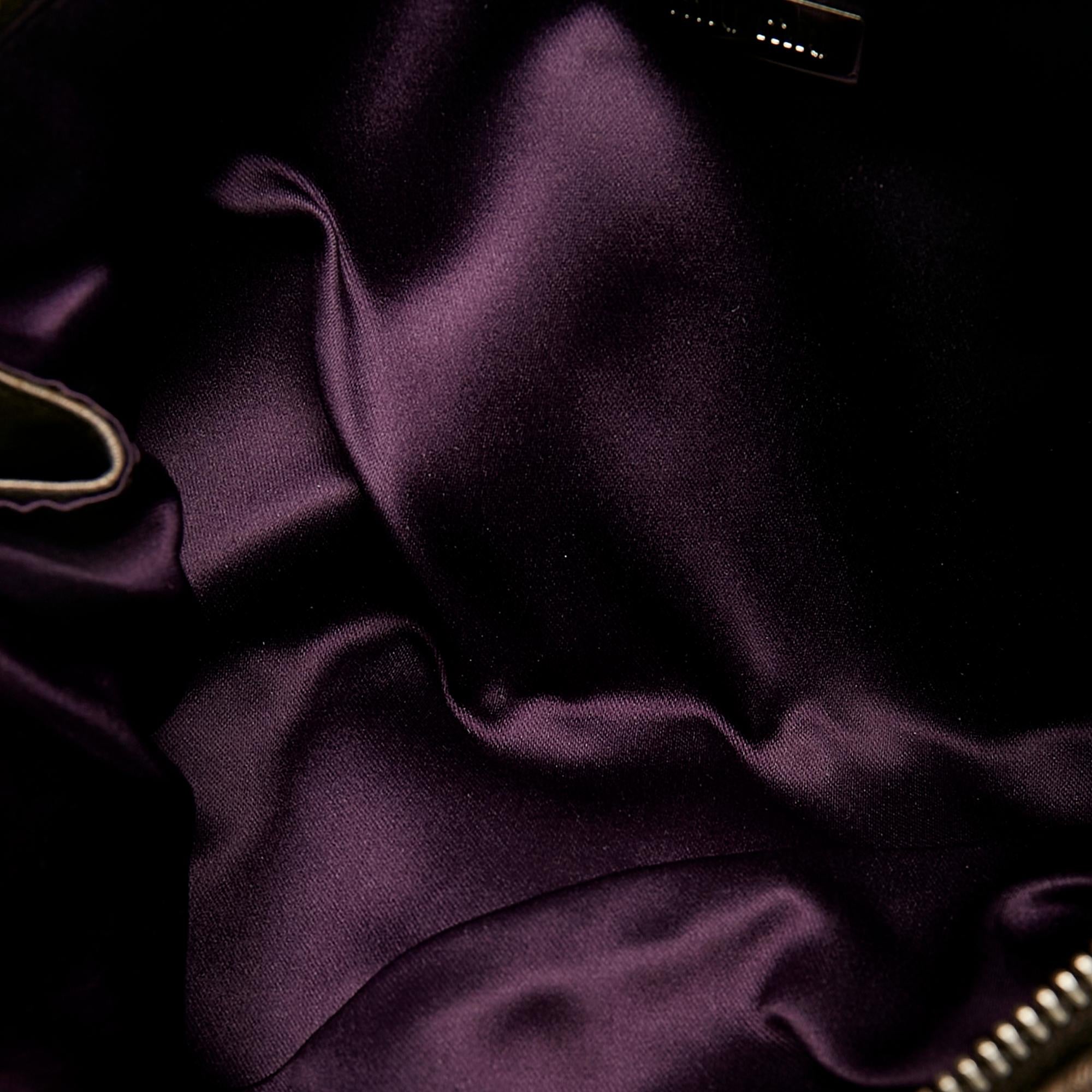 Miu Miu Matelasse Leather Clutch Bag (SHG-27316)