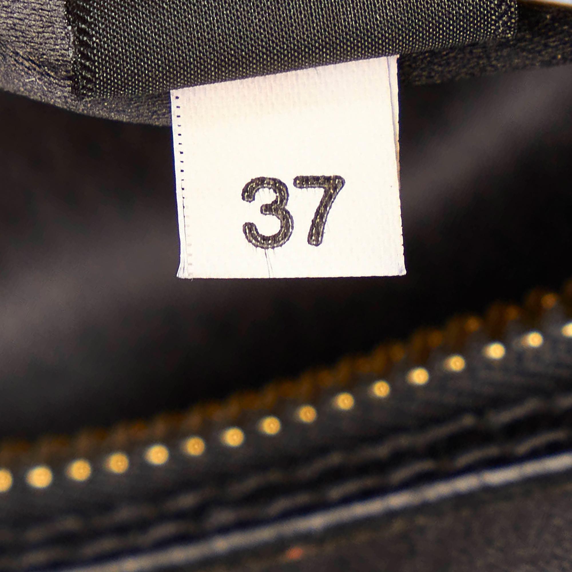 Miu Miu Matelasse Patent Leather Handbag (SHG-30085)