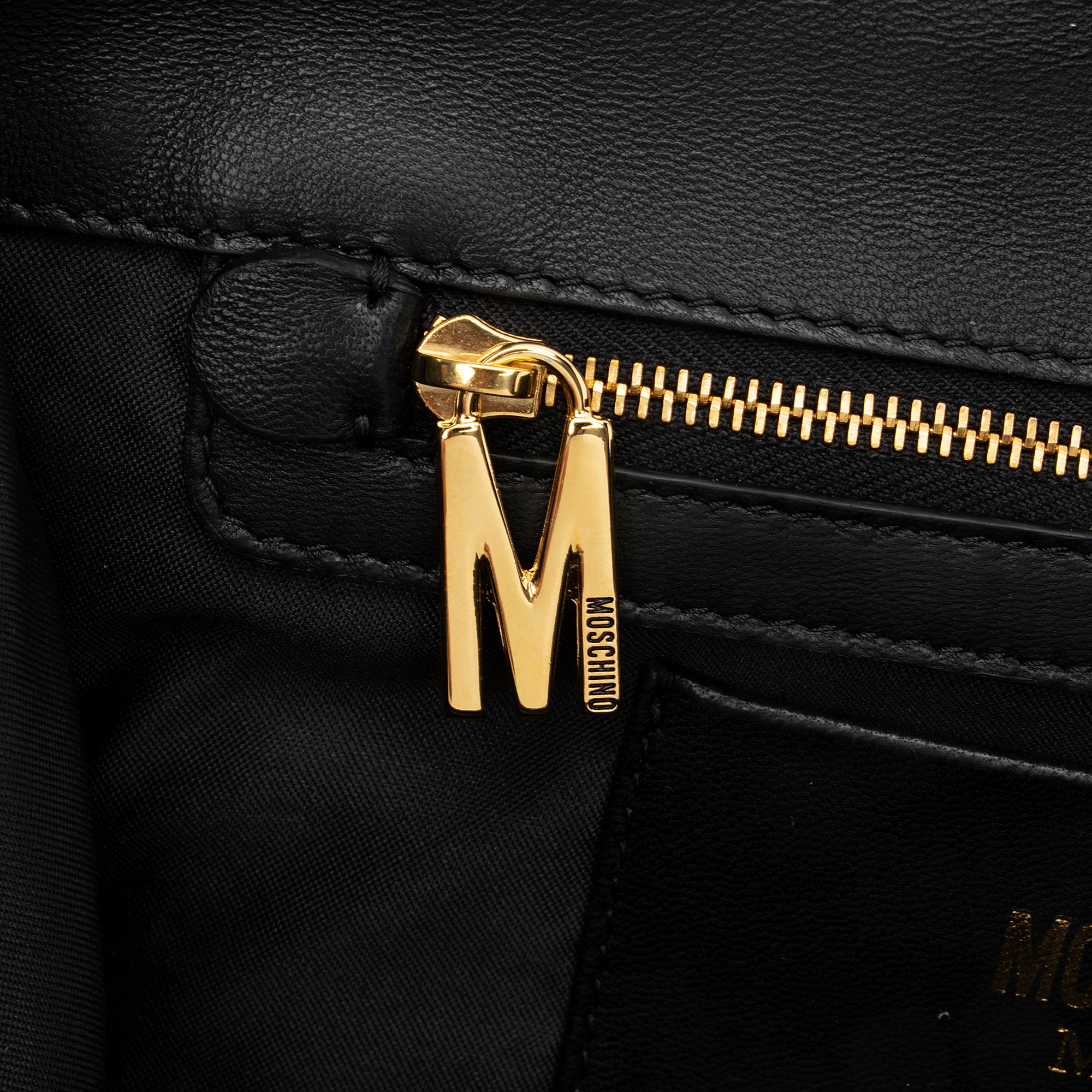 Moschino Monogram Quilted Leather M Logo Medium Chain Bag (SHF-23408)