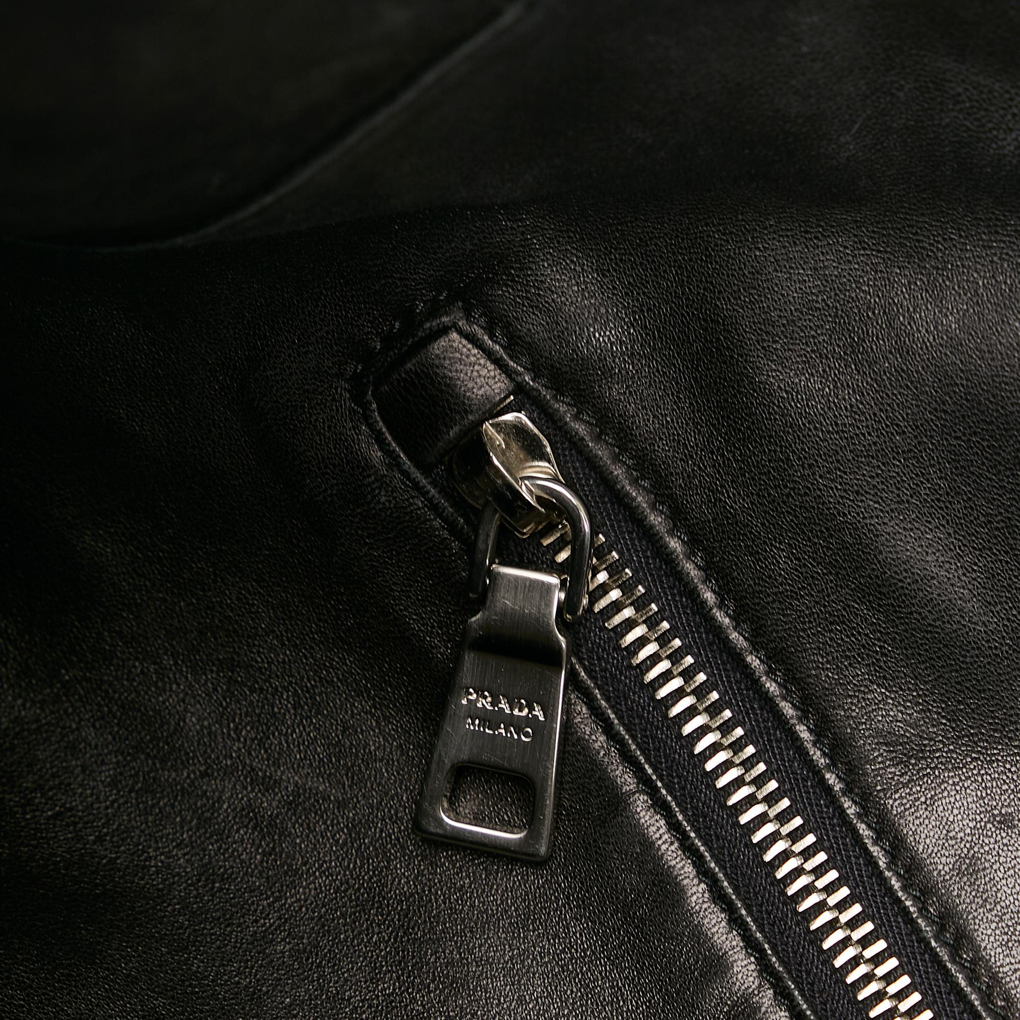 Prada Grommet Tessuto Tote (SHG-HPEKAR)