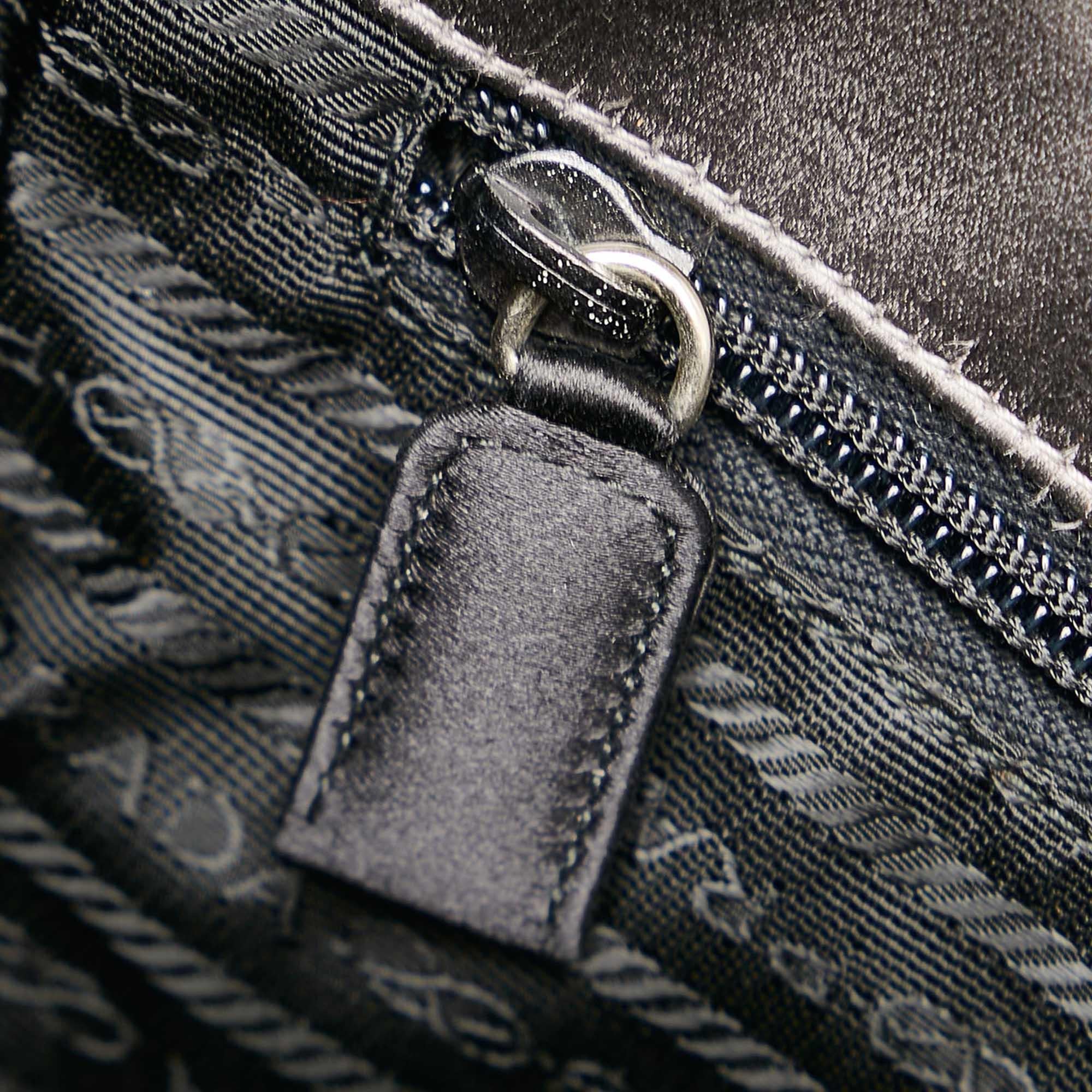 Prada Leather Handbag (SHG-22071)