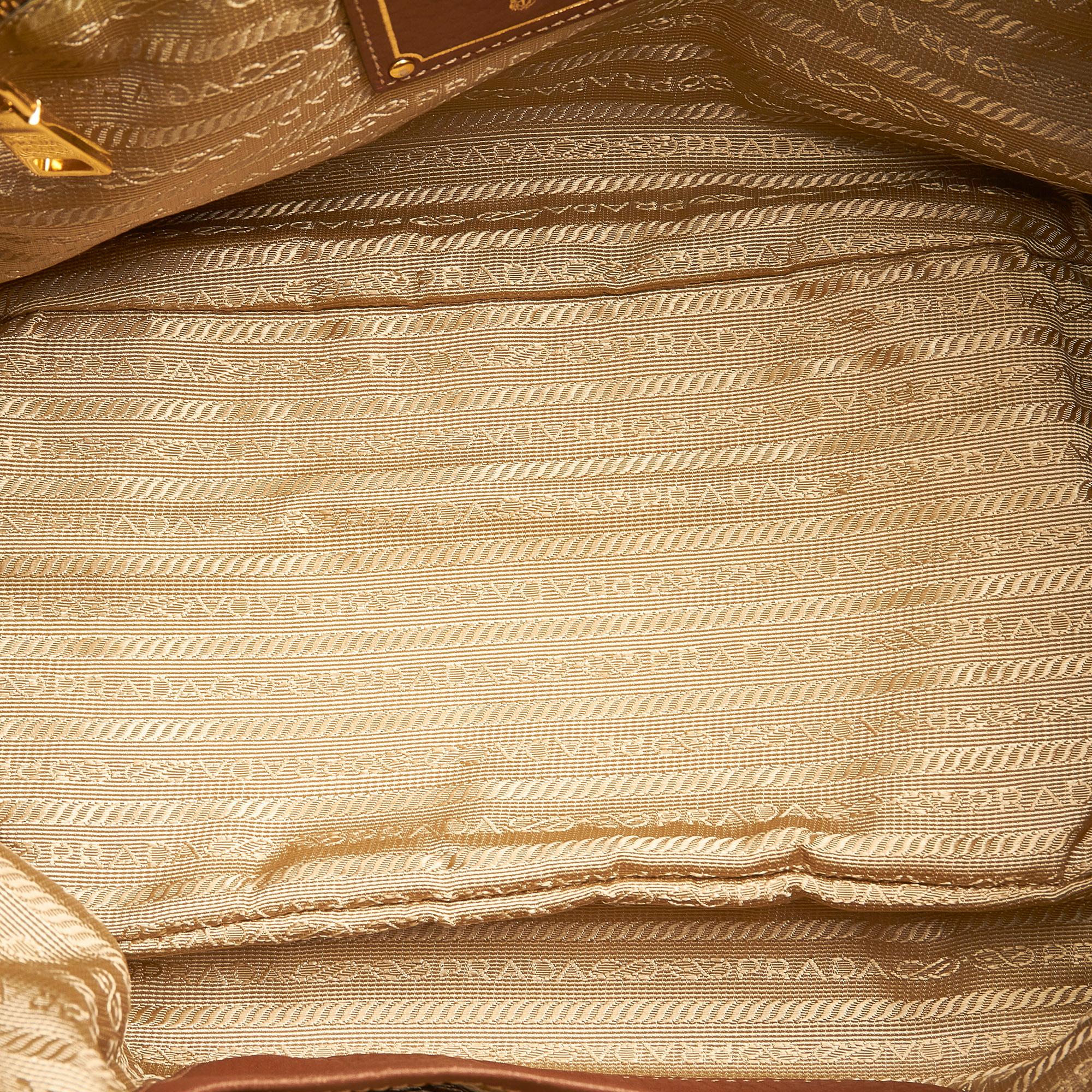 Prada Leather Handbag (SHG-25075)