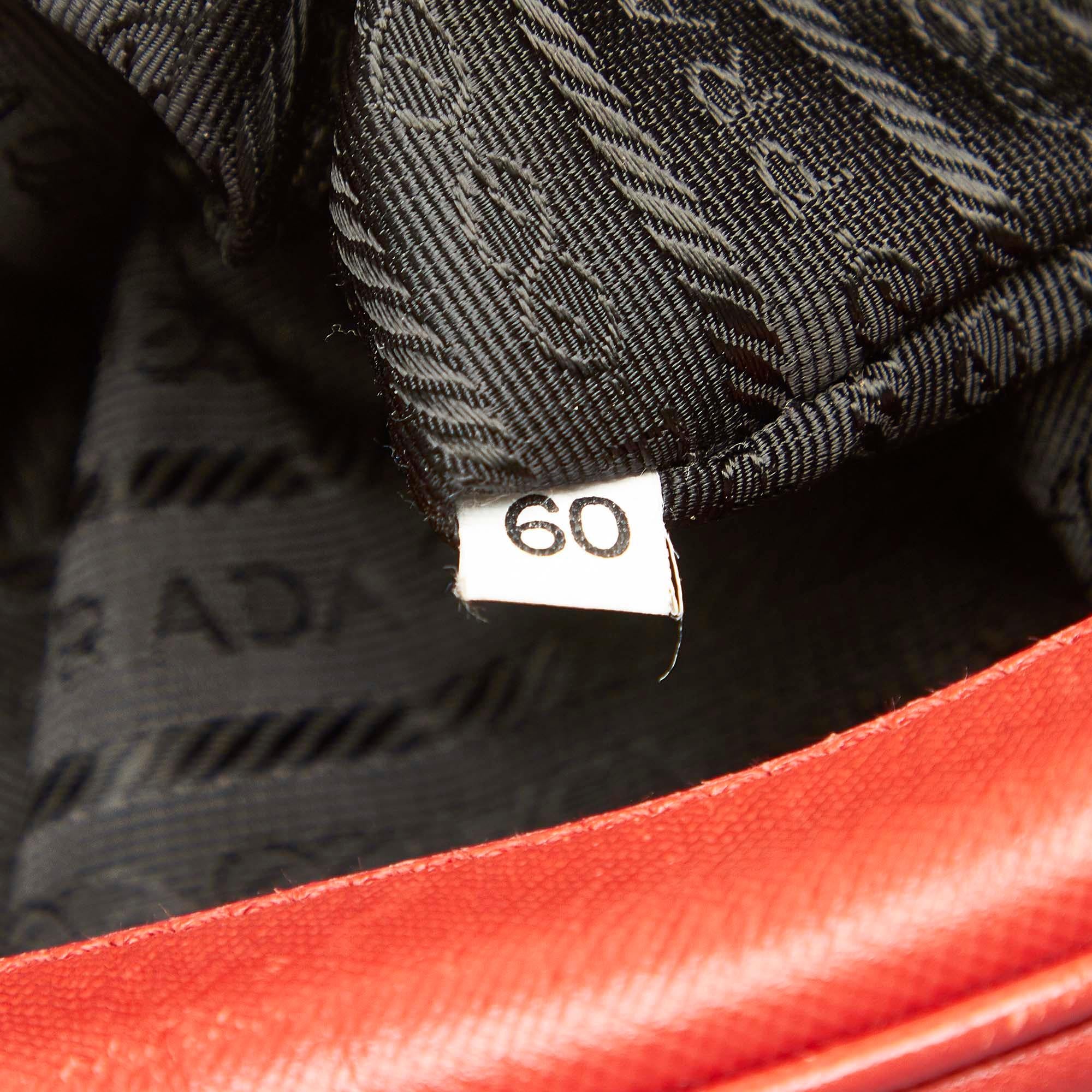 Prada Leather Handbag (SHG-31694)