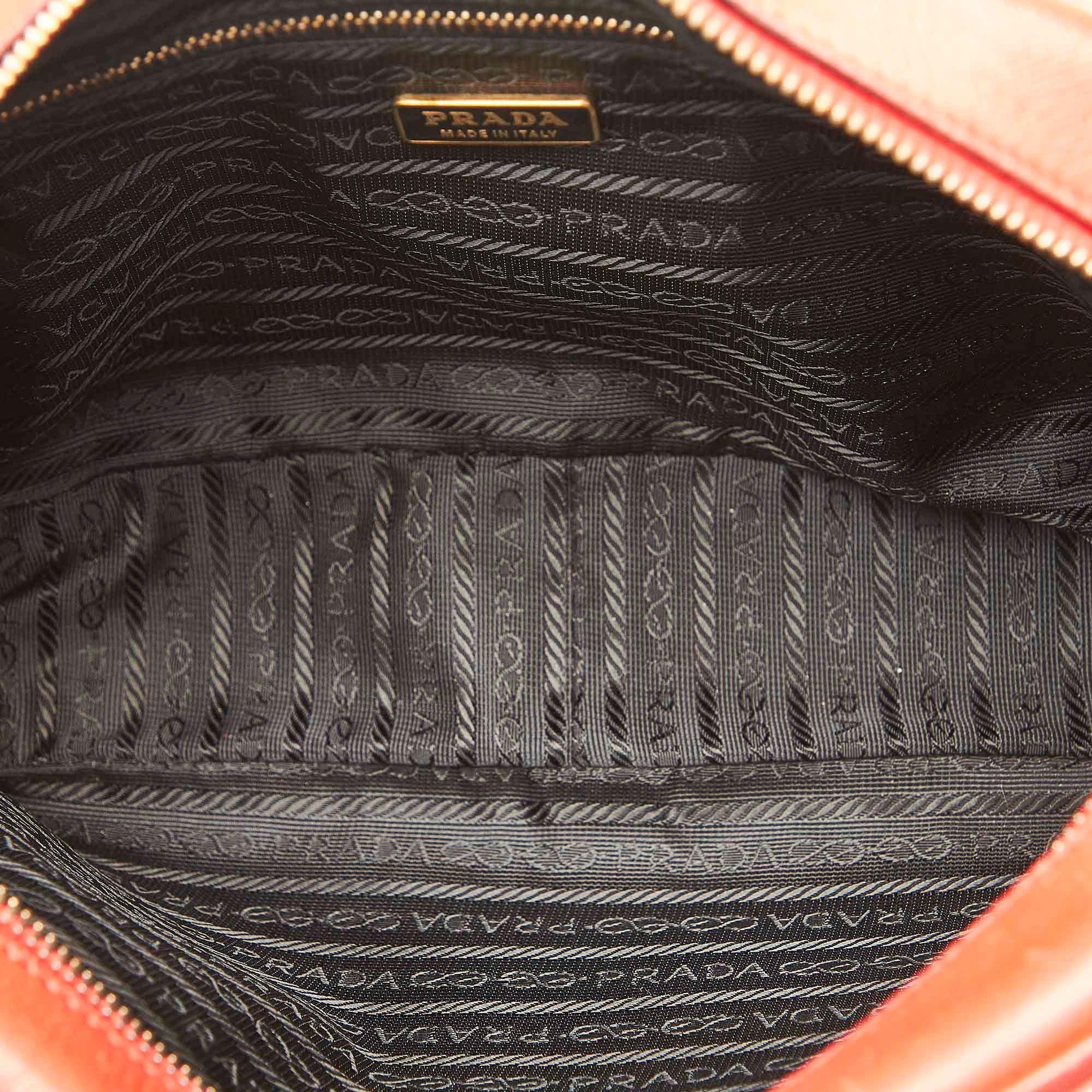 Prada Leather Handbag (SHG-31694)