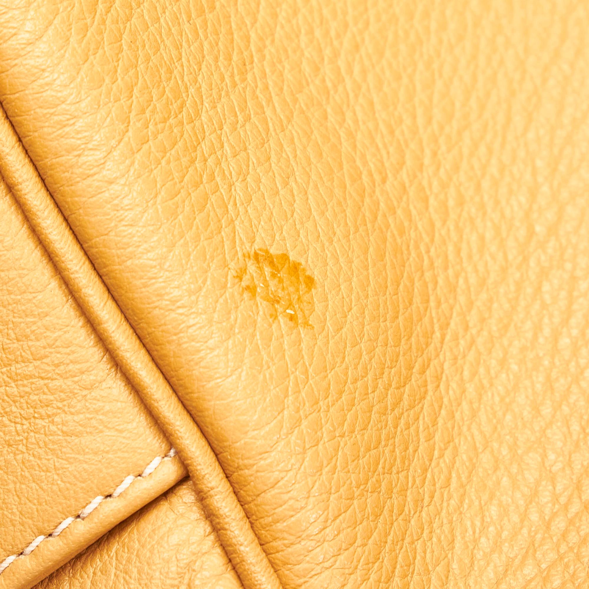 Prada Leather Handbag (SHG-33305)