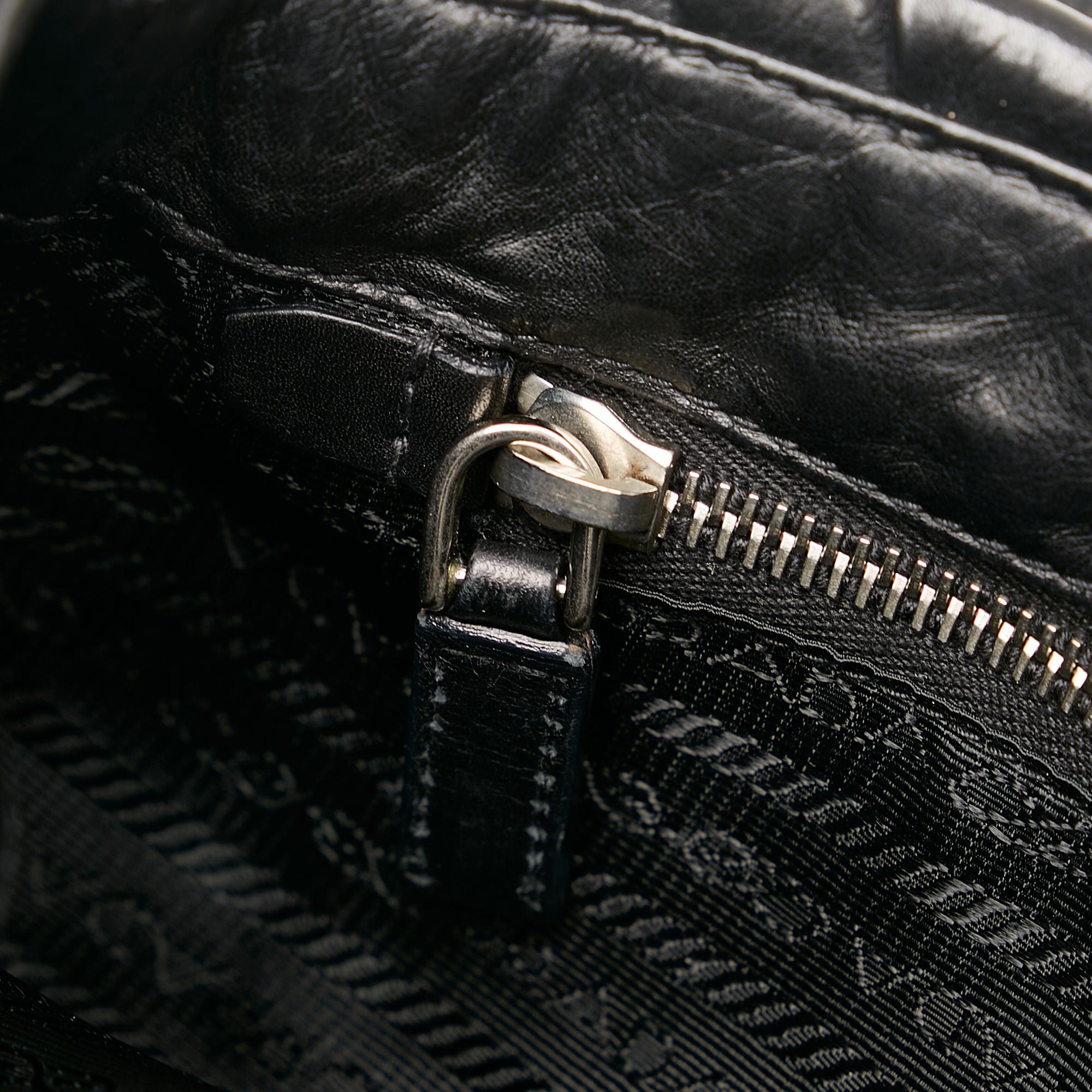 Prada Leather Handbag (SHG-nn7VSS)