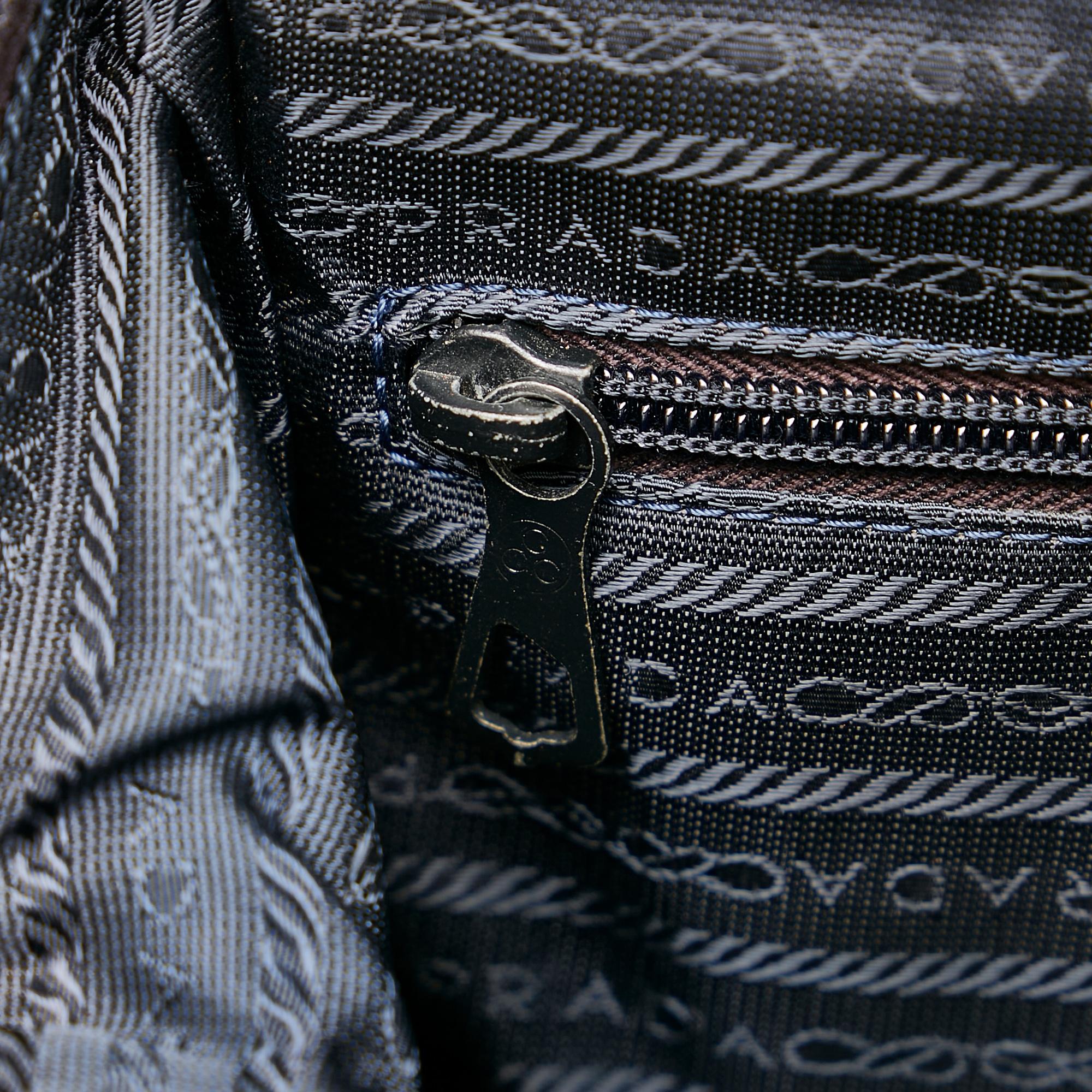 Prada Leather Shoulder Bag (SHG-25821)