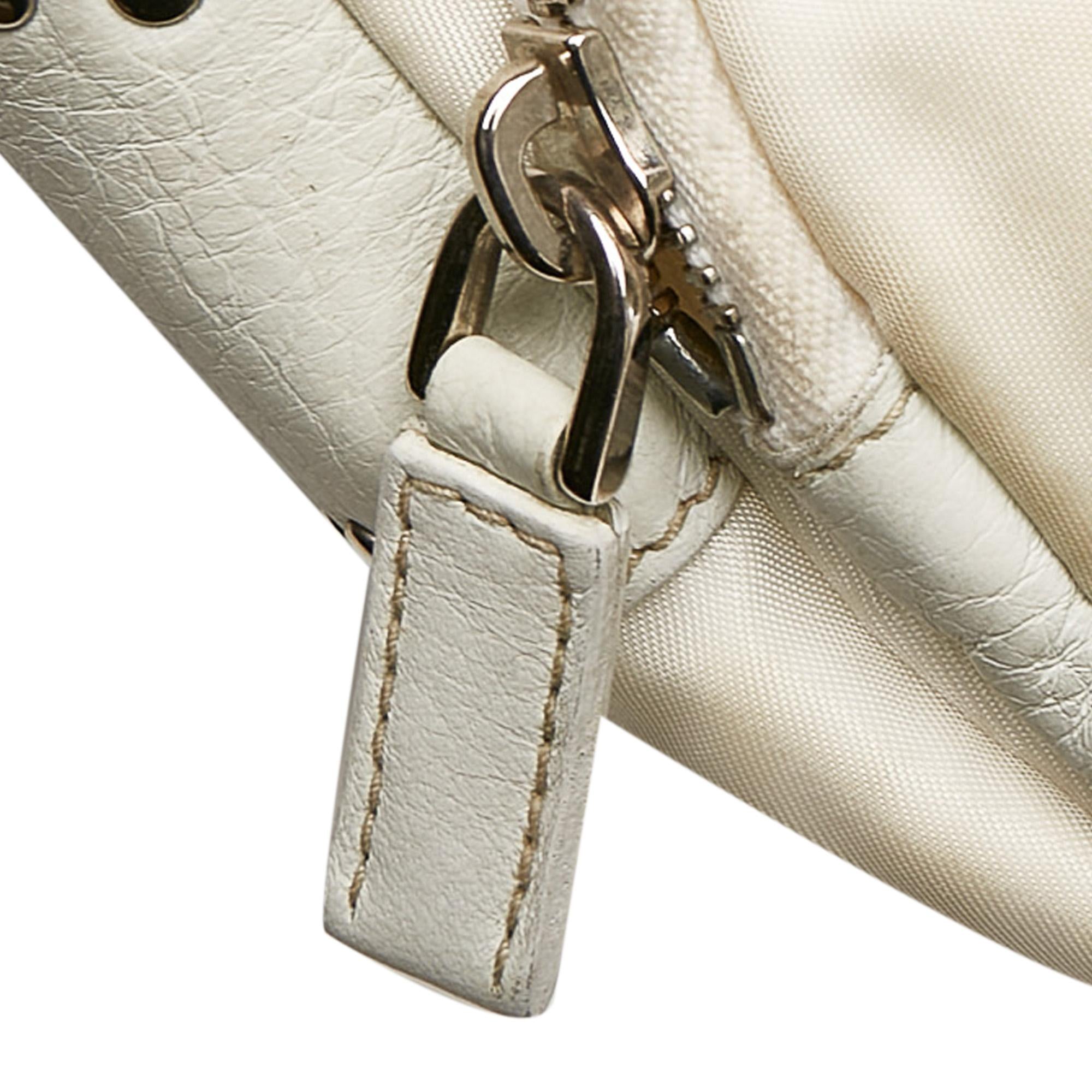 Prada Leather Shoulder Bag (SHG-32540)