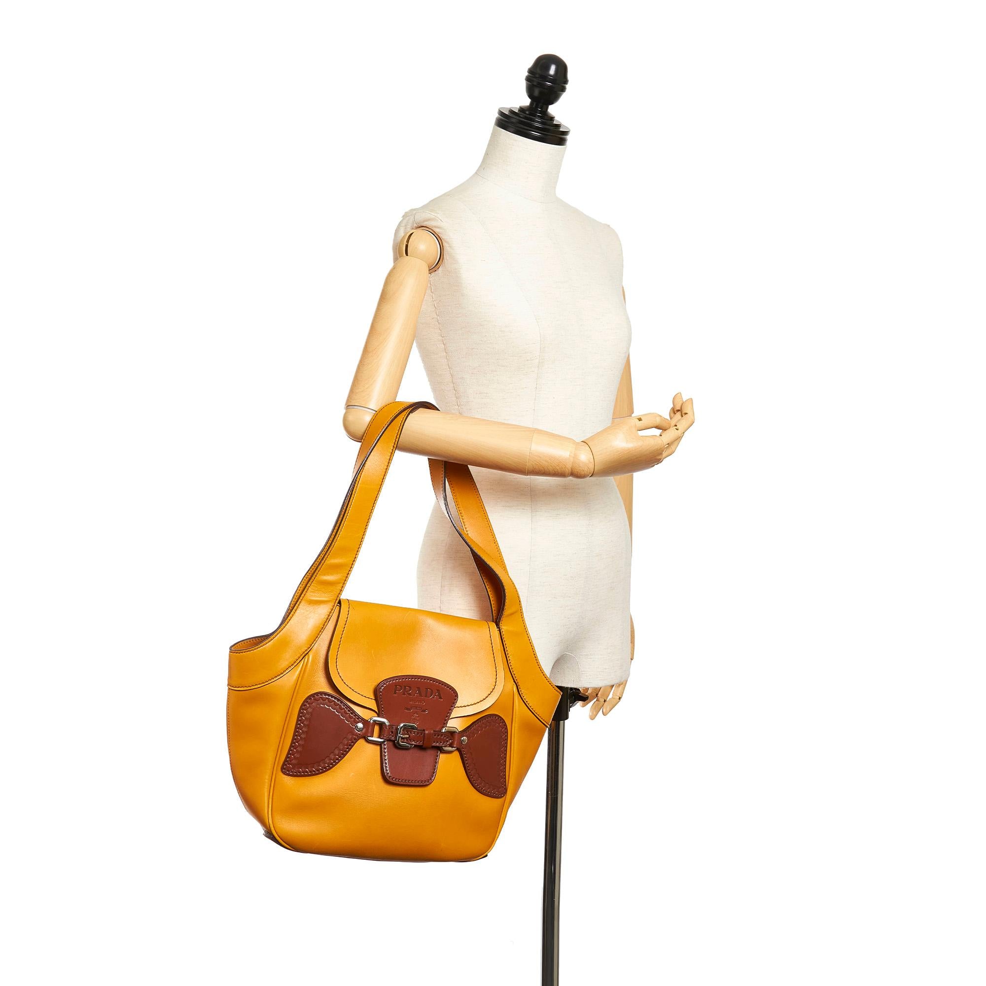 Prada Leather Shoulder Bag (SHG-32701)