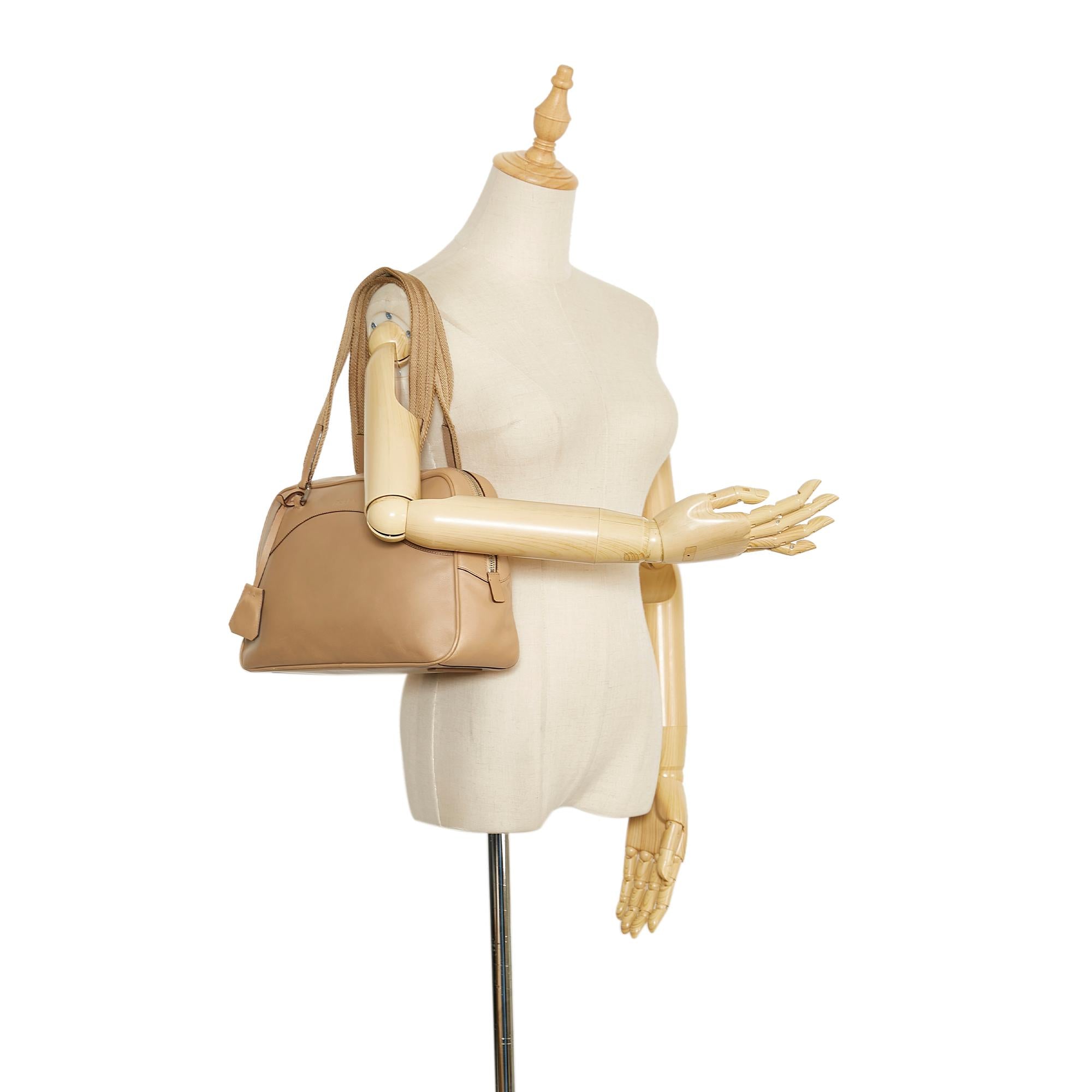 Prada Leather Shoulder Bag (SHG-37928)