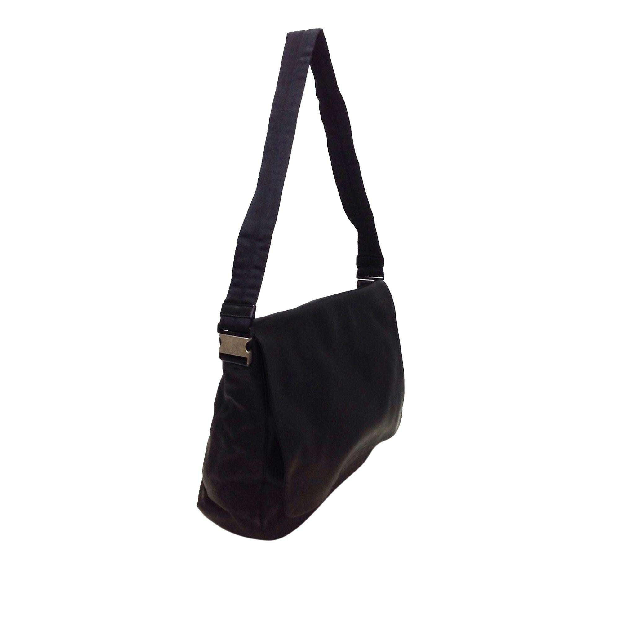 Prada Leather Shoulder Bag (SHG-AzQgSt)