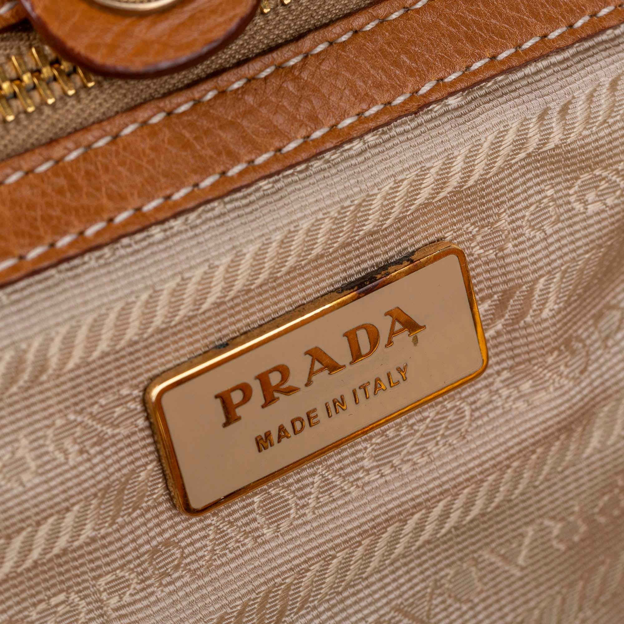 Prada Leather Shoulder bag (SHG-32133)