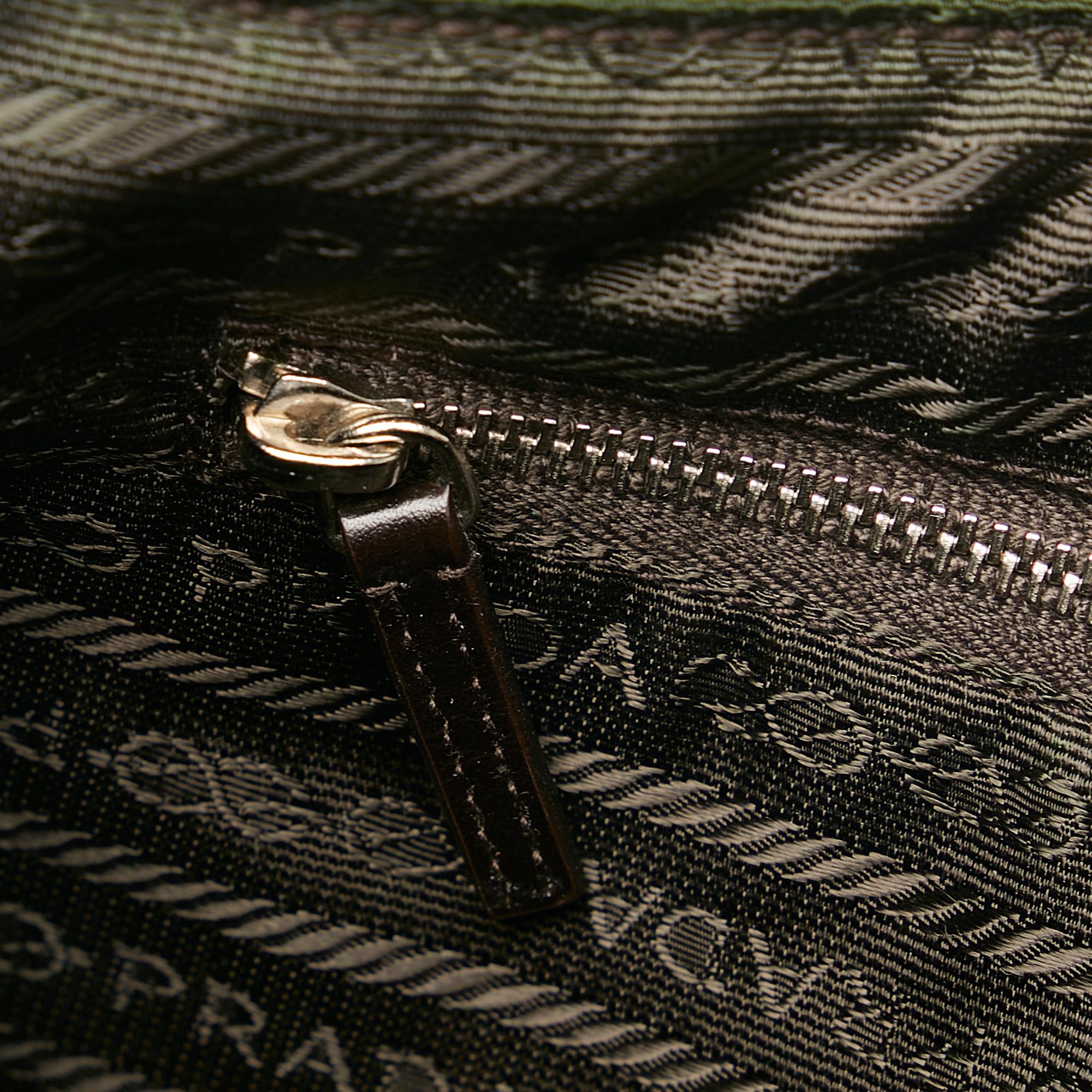 Prada Leather Shoulder bag (SHG-ySalan)