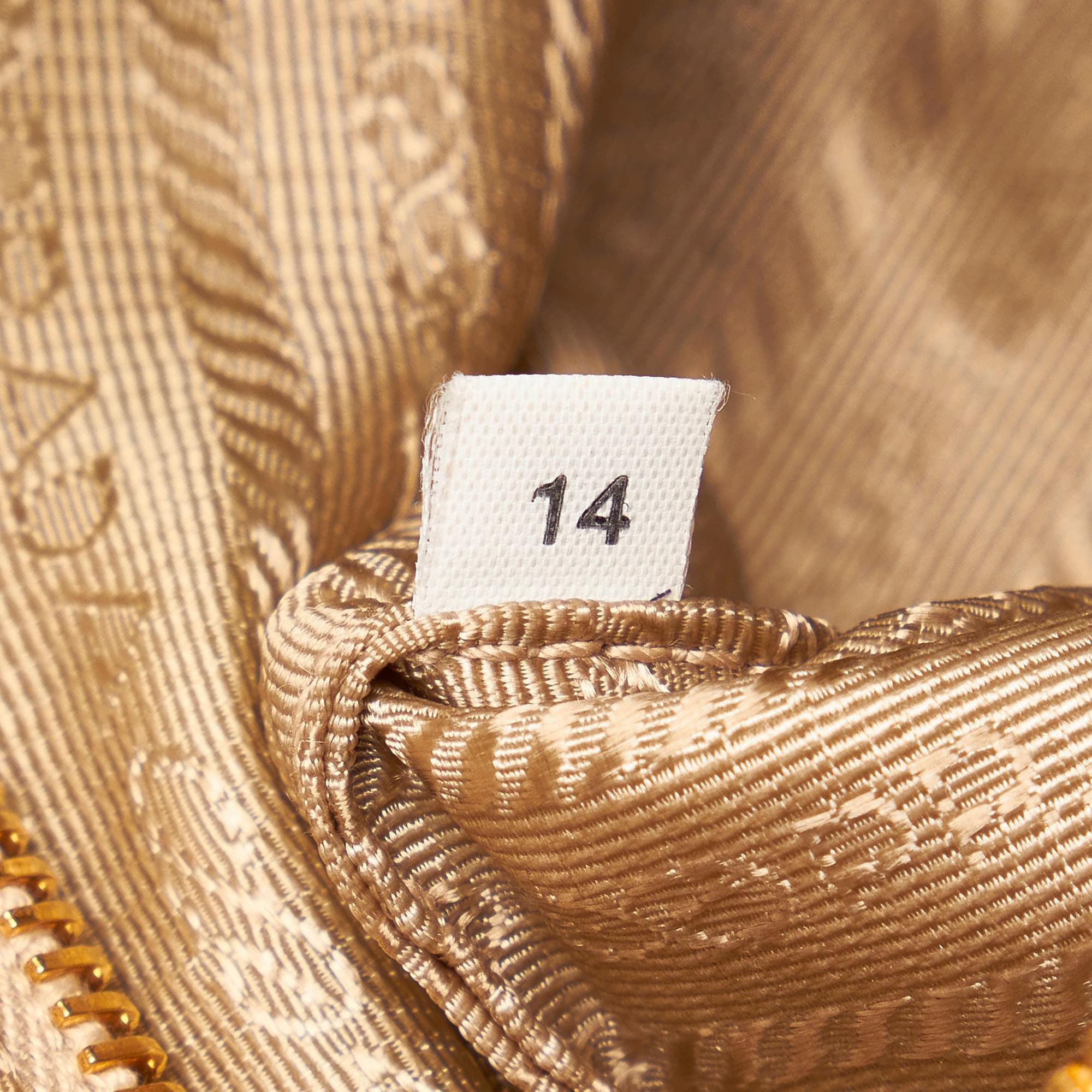 Prada Quilted Leather Handbag (SHG-28640)