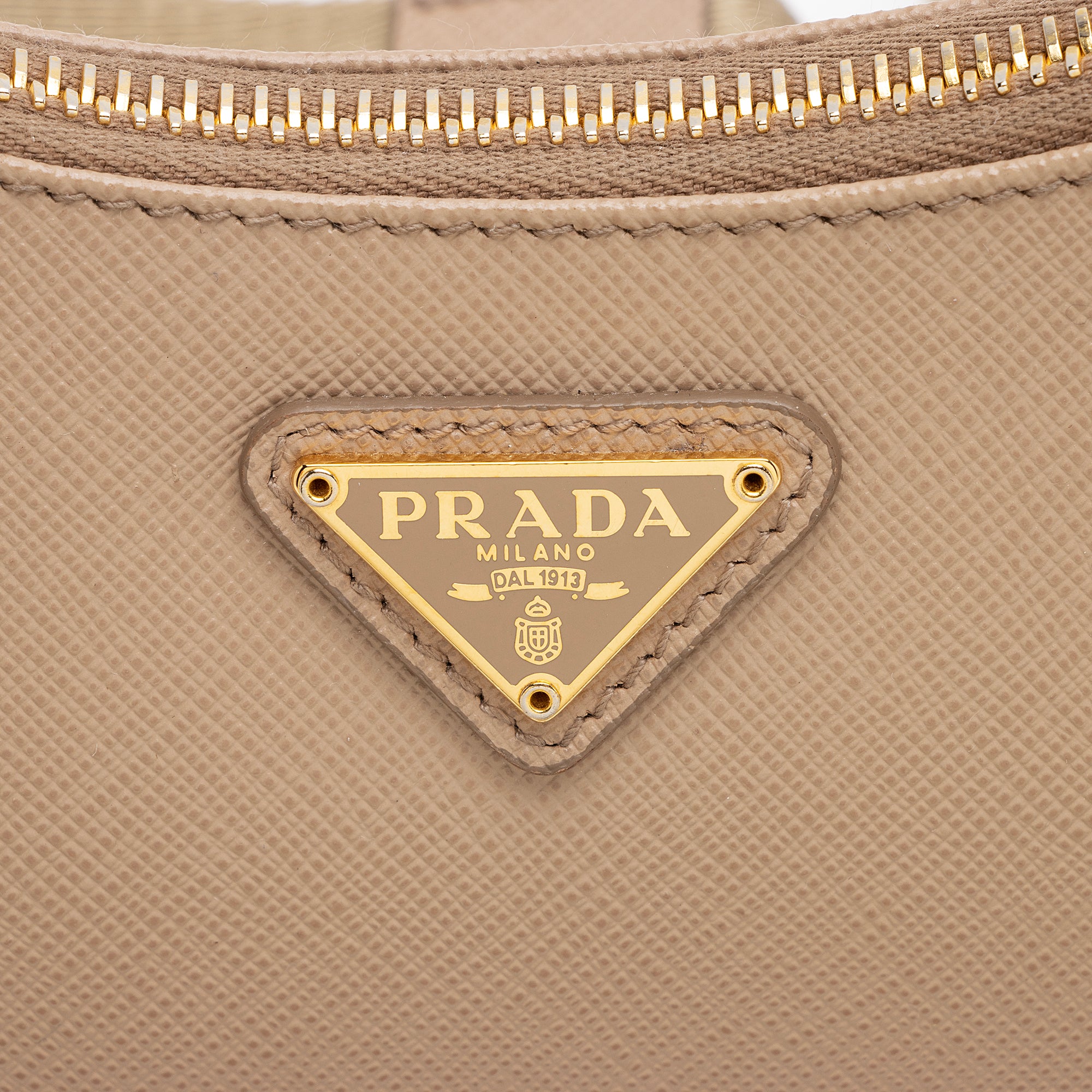 Prada Saffiano Leather Re-Edition 2005 Crossbody Bag (SHF-ubhfYy)