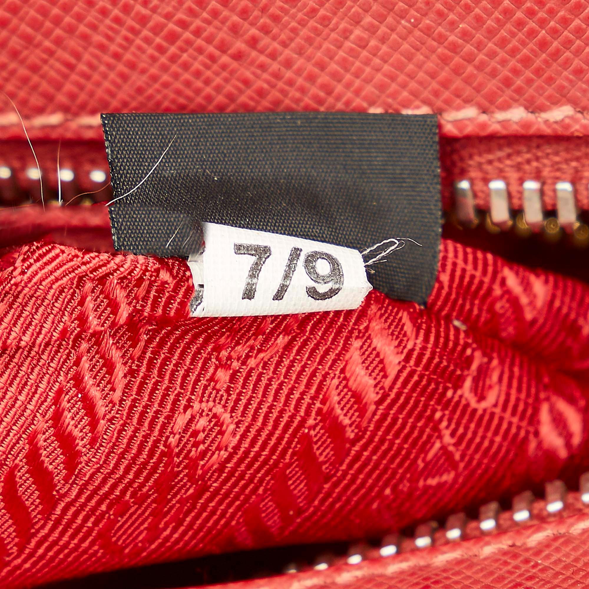 Prada Saffiano Vernice Handbag (SHG-20468)