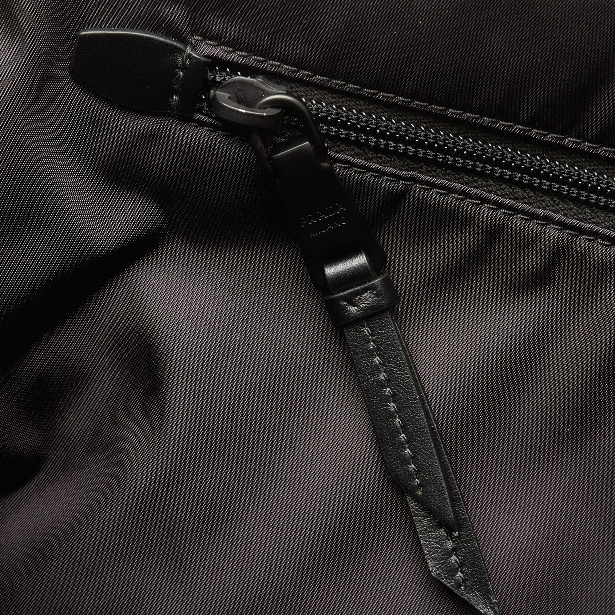 Prada Tessuto Concept Messenger Bag (SHG-11OYf8)