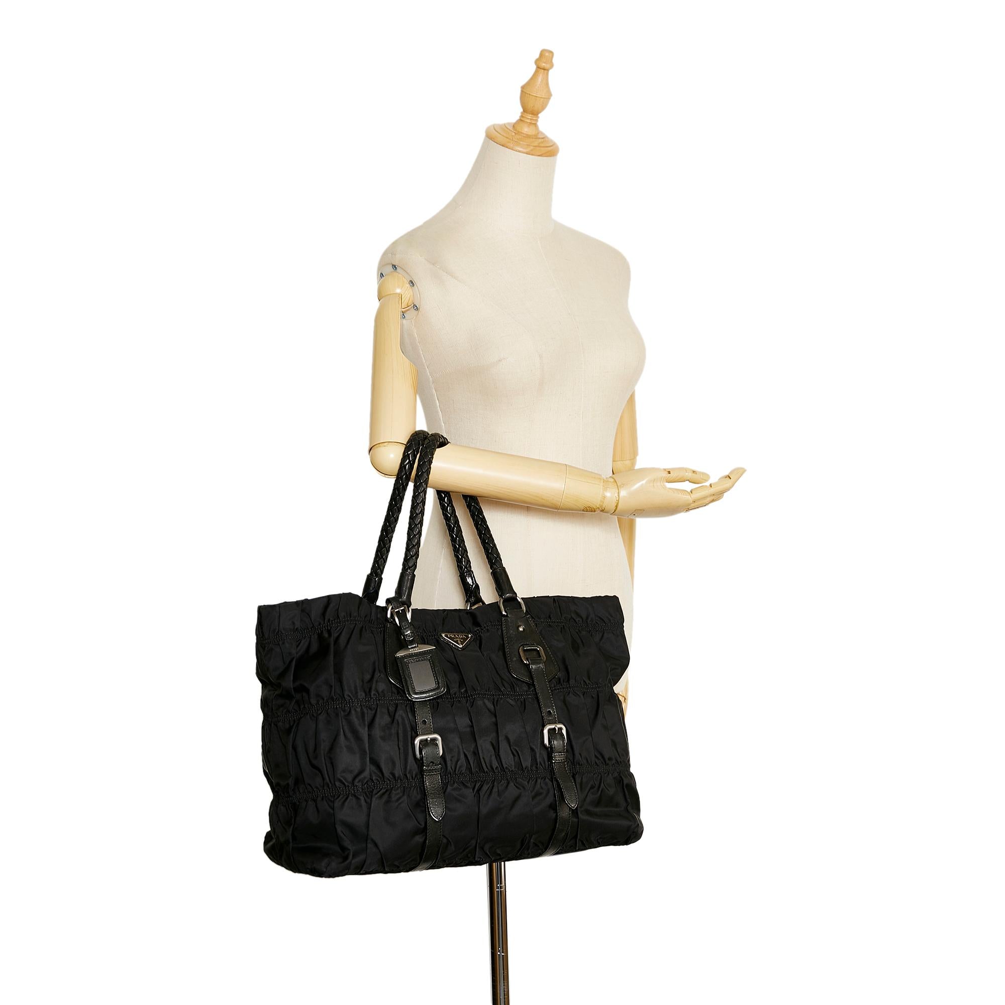 Prada Tessuto Gaufre Tote (SHG-GeEzlG)