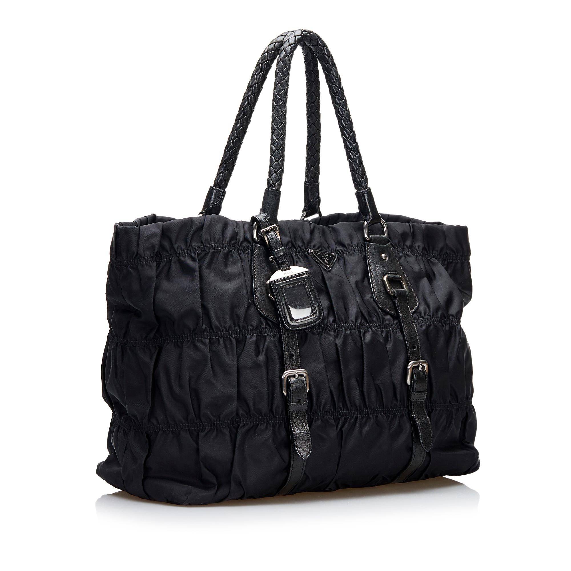 Prada Tessuto Gaufre Tote (SHG-GeEzlG)