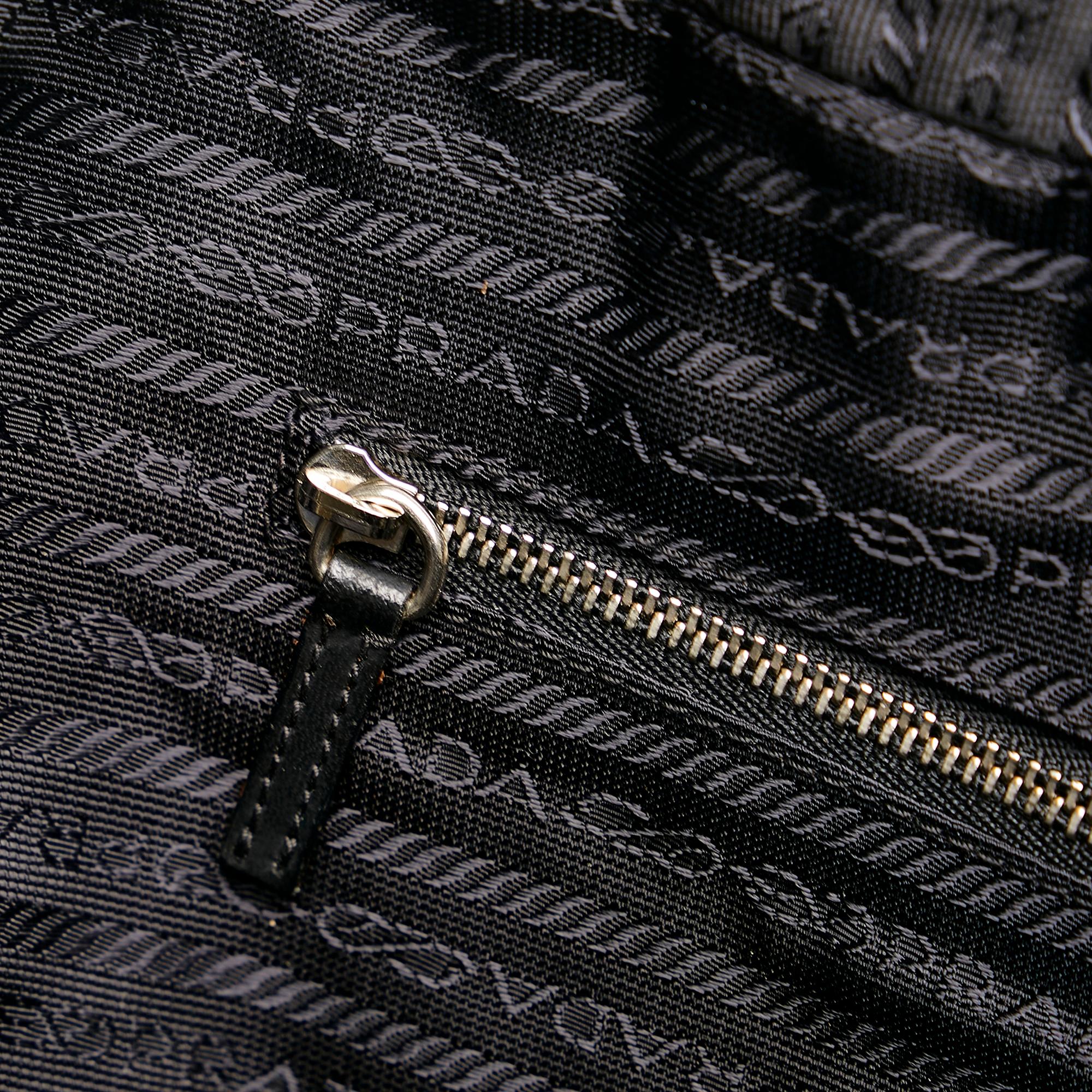 Prada Tessuto Shoulder Bag (SHG-KVLfZd)