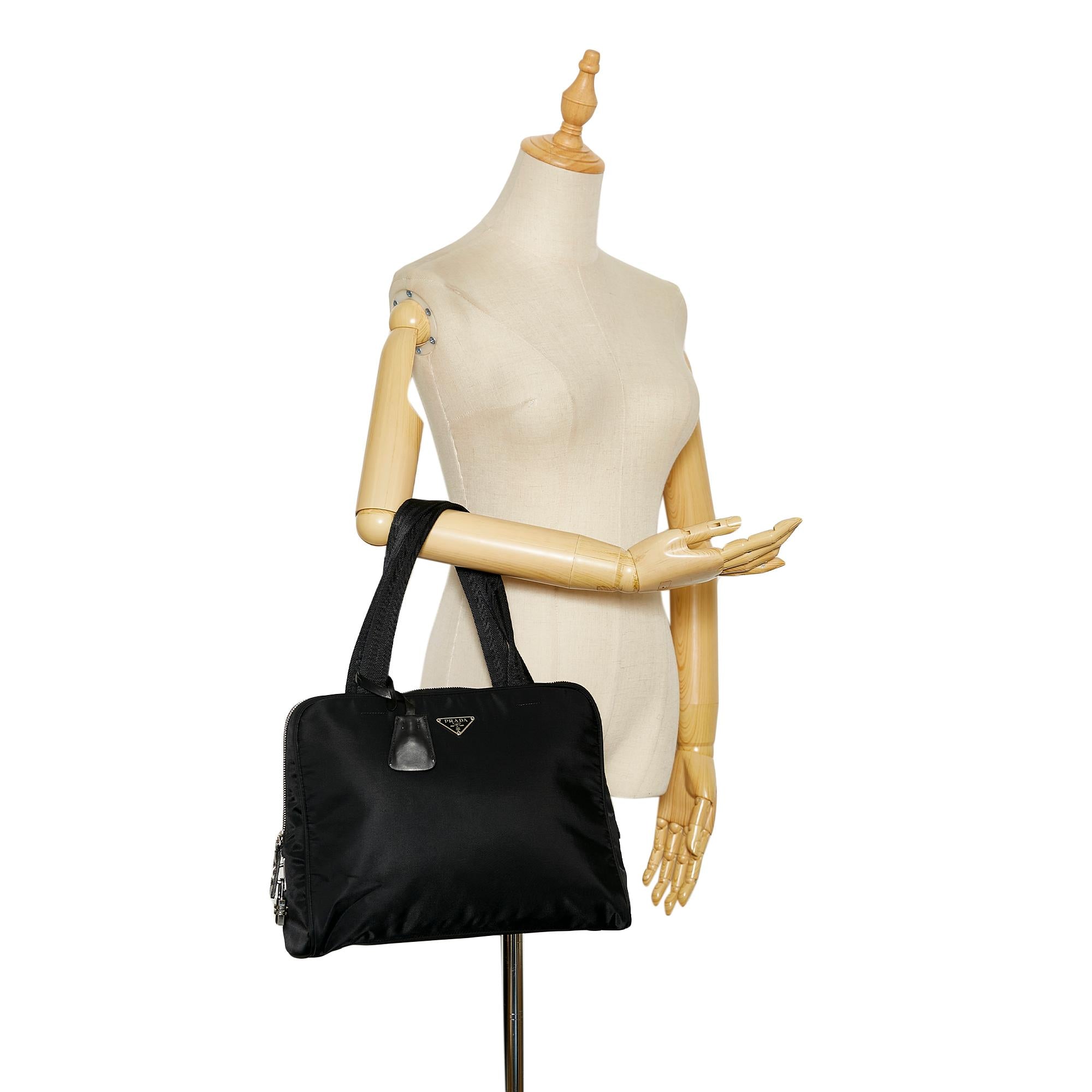 Prada Tessuto Shoulder Bag (SHG-KVLfZd)