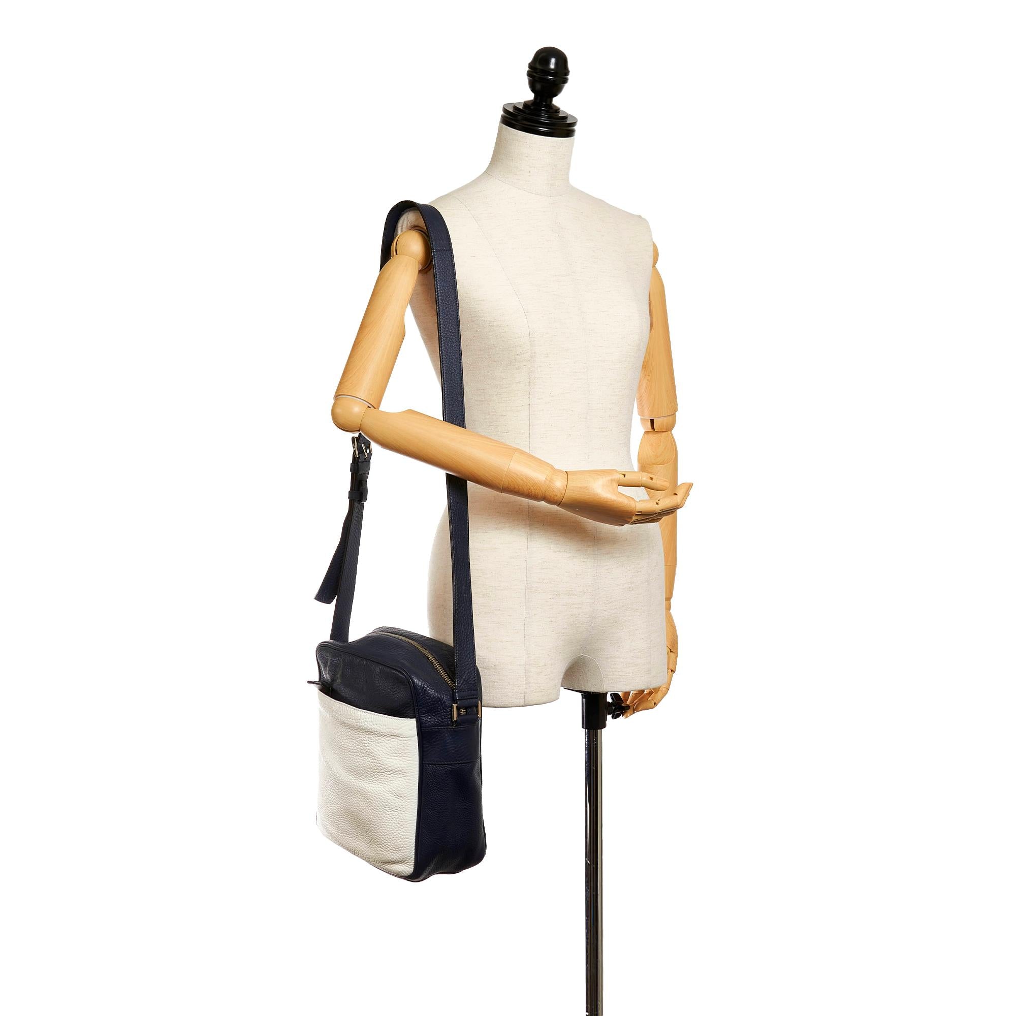 Prada Vitello Daino Crossbody Bag (SHG-28579)