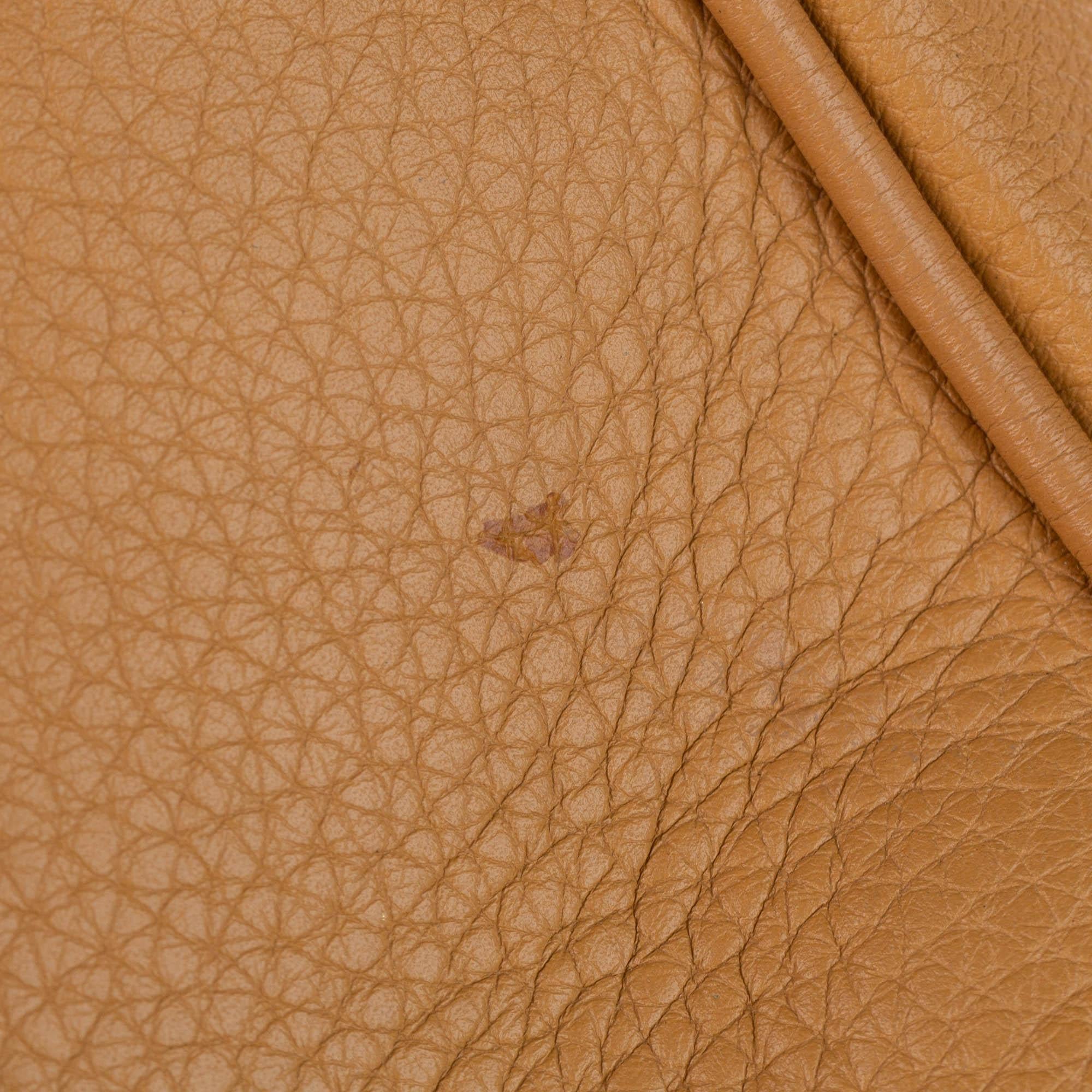 Prada Vitello Daino Handbag (SHG-21725)