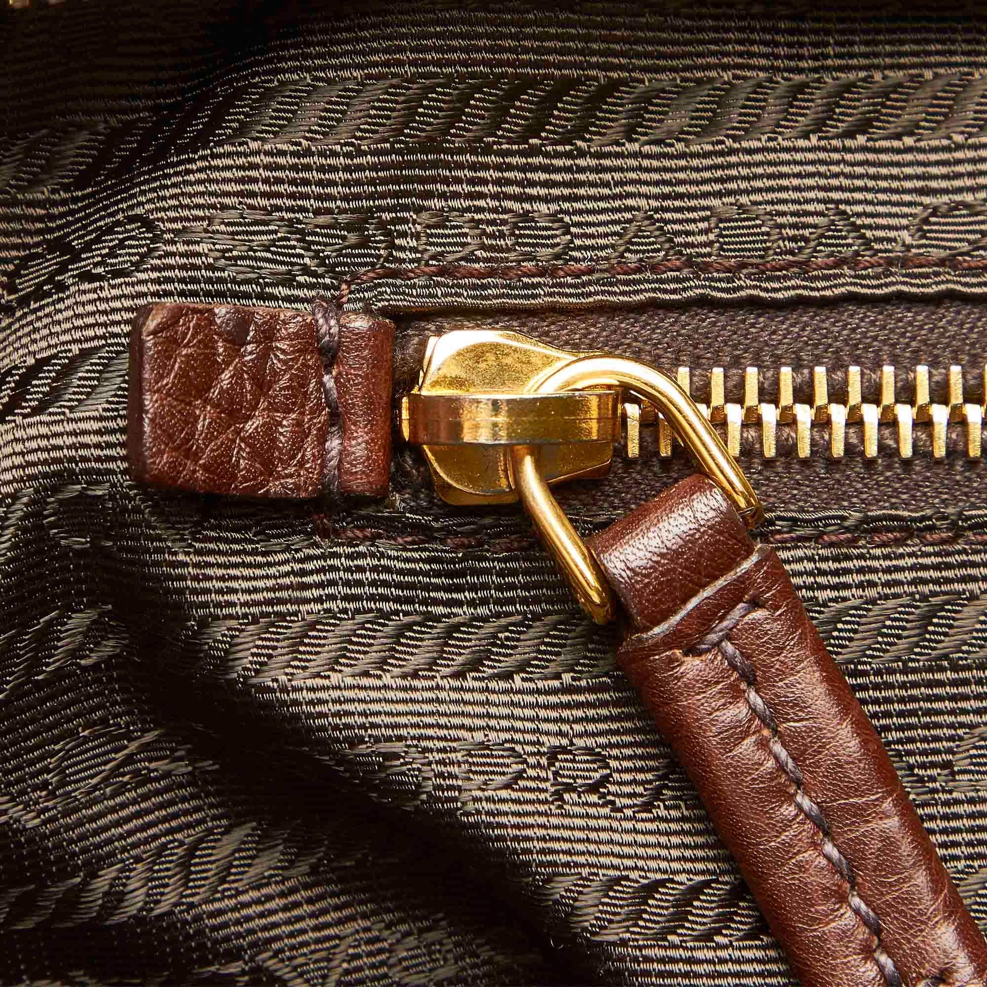 Prada Vitello Daino Handbag (SHG-31693)