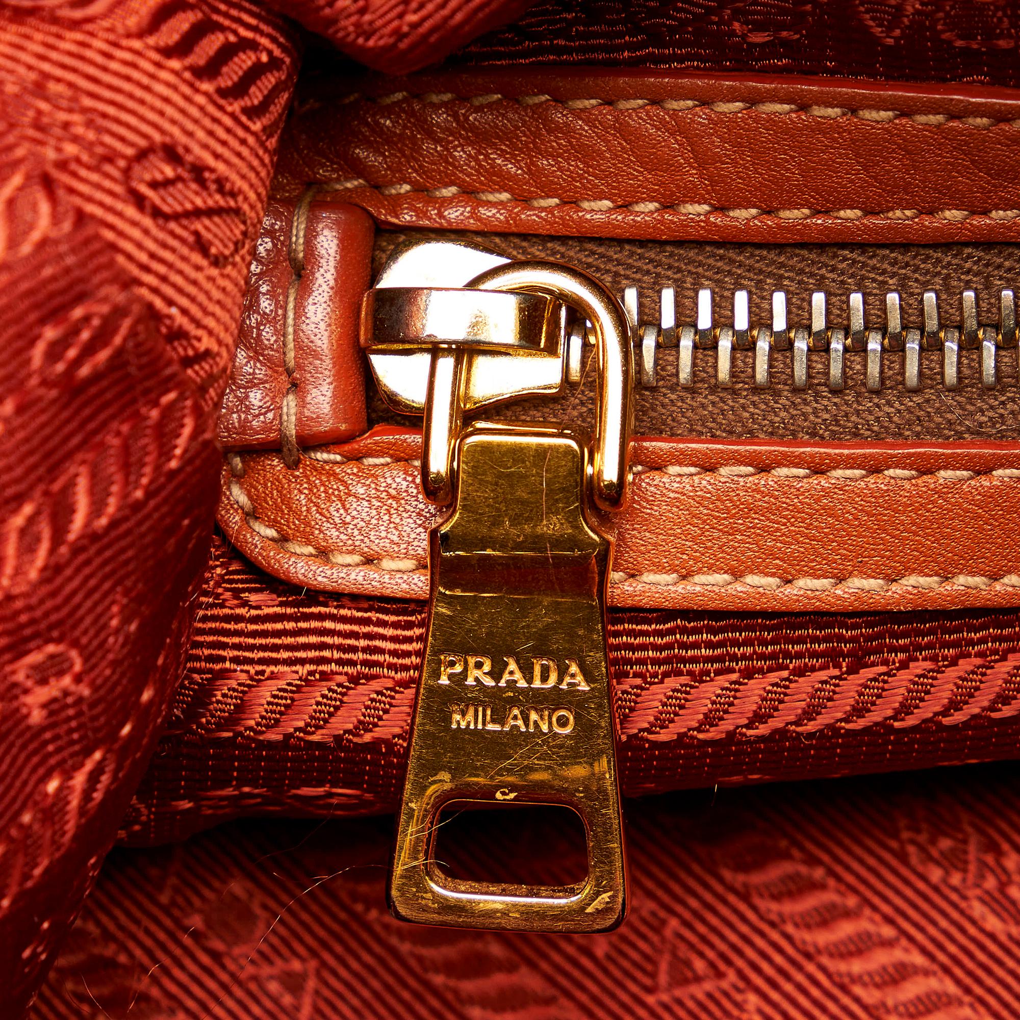 Prada Vitello Daino Shoulder Bag (SHG-30578)