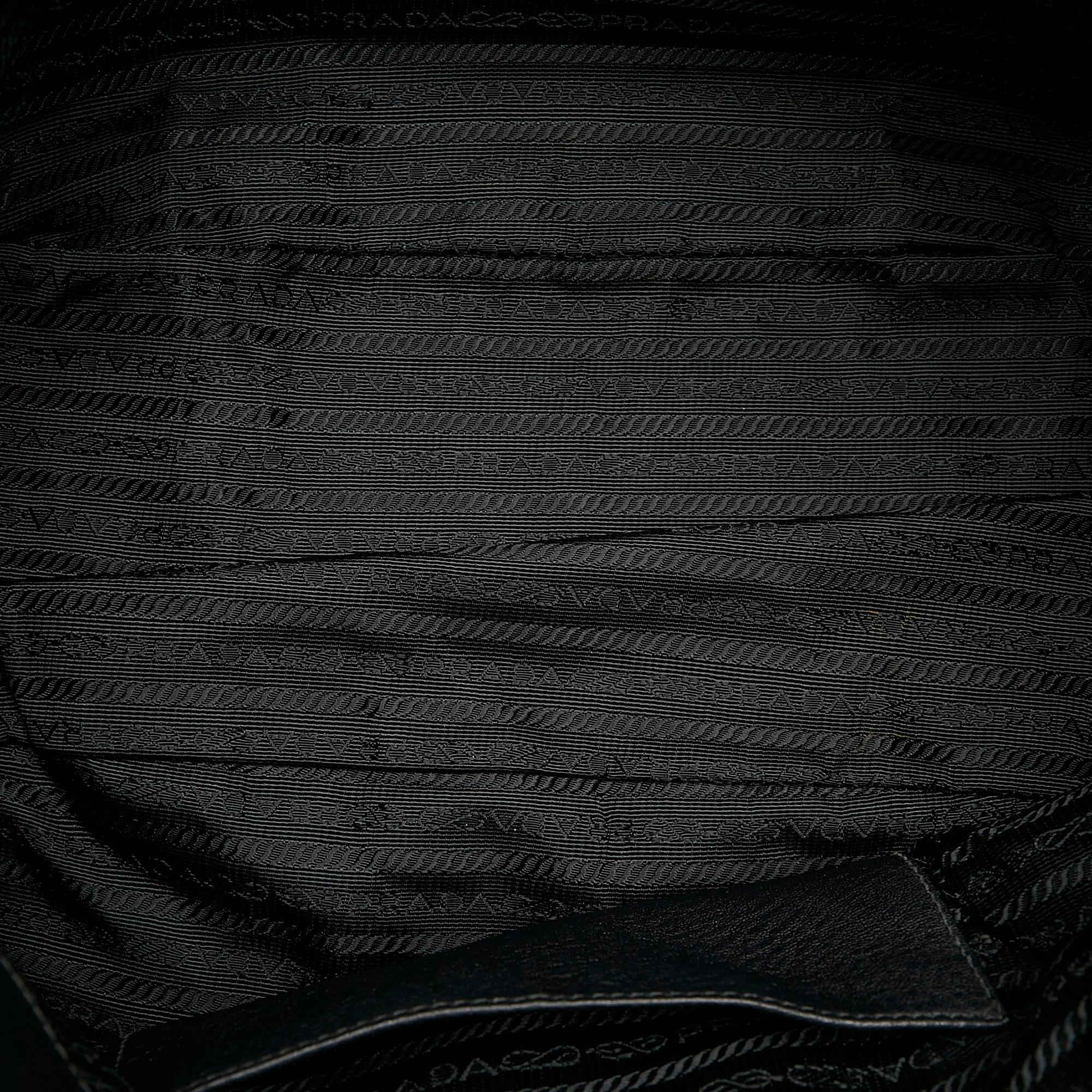 Prada Vitello Daino Shoulder Bag (SHG-32452)