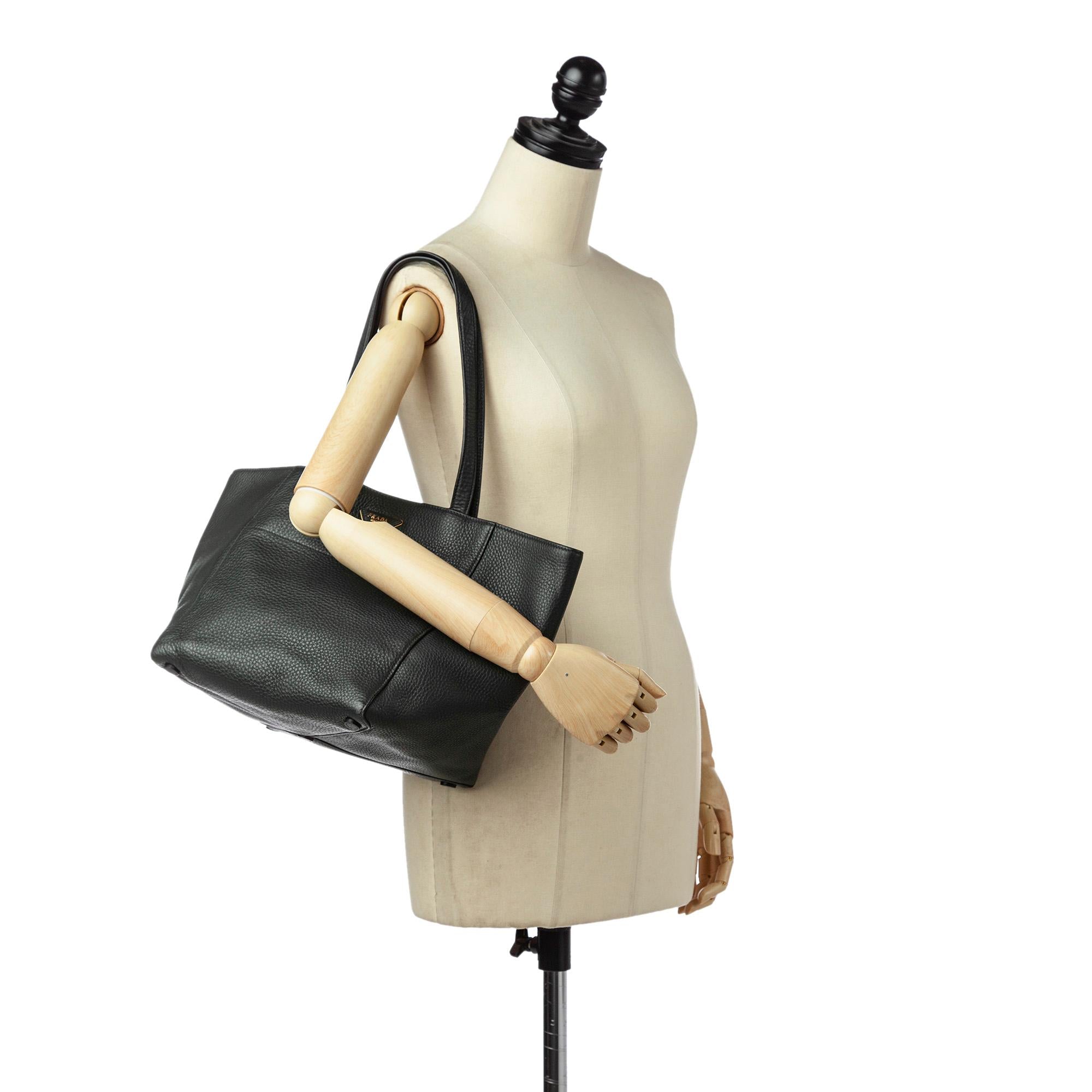 Prada Vitello Daino Tote Bag (SHG-16965)