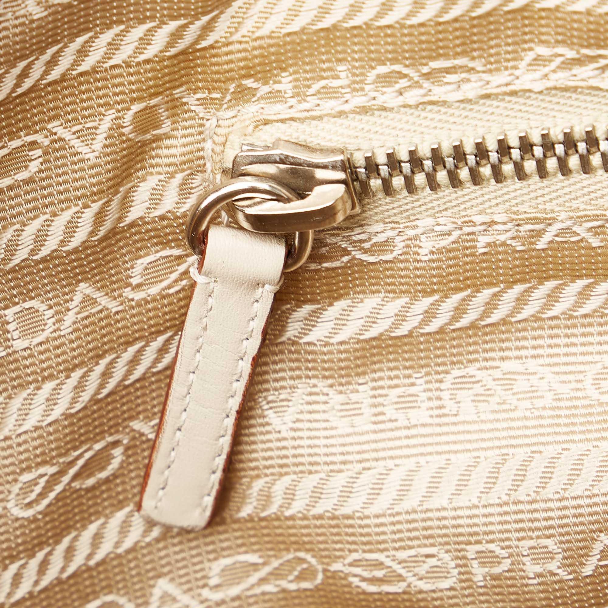 Prada Vitello Drive Leather Handbag (SHG-20978)