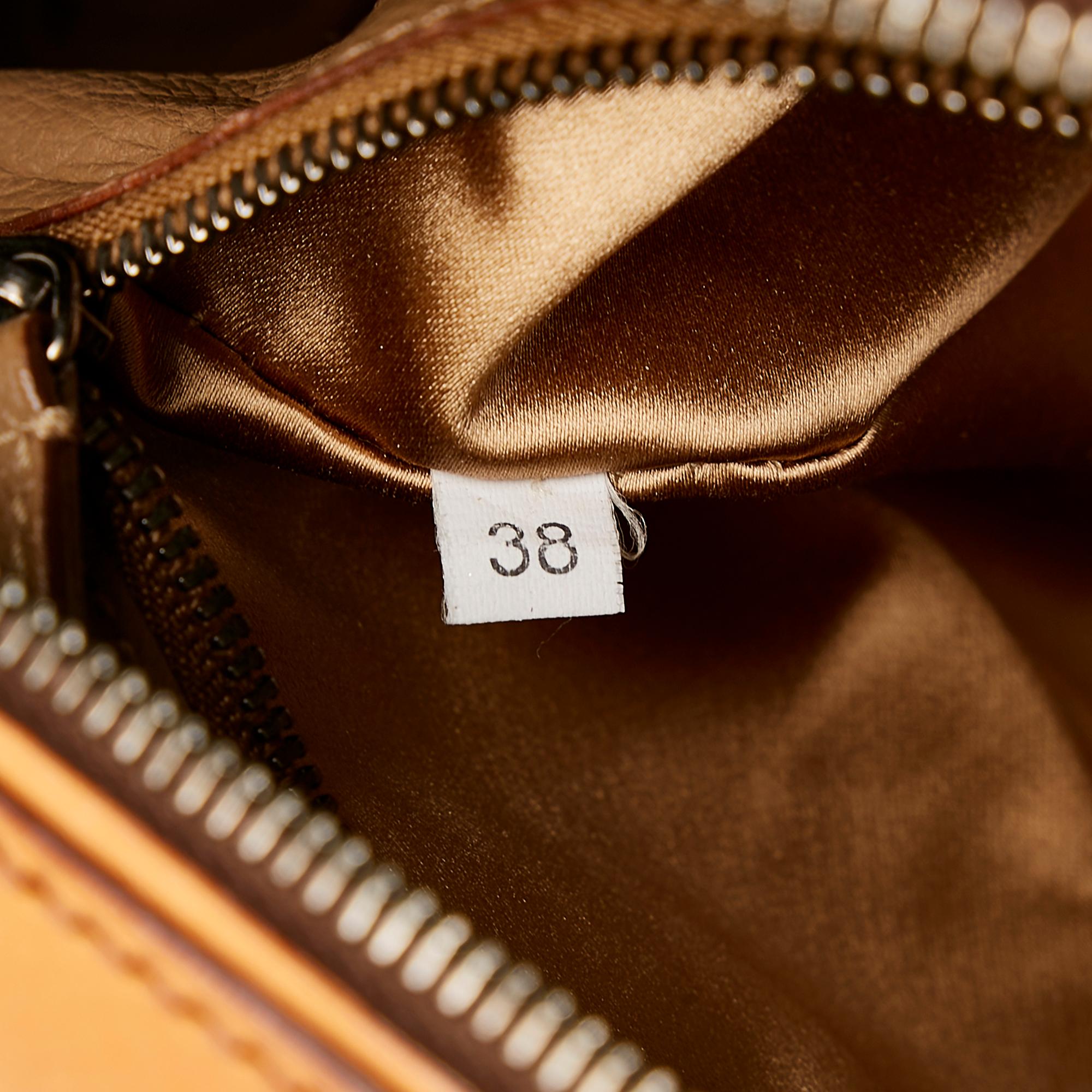 Prada Vitello England Handbag (SHG-nrsMPP)