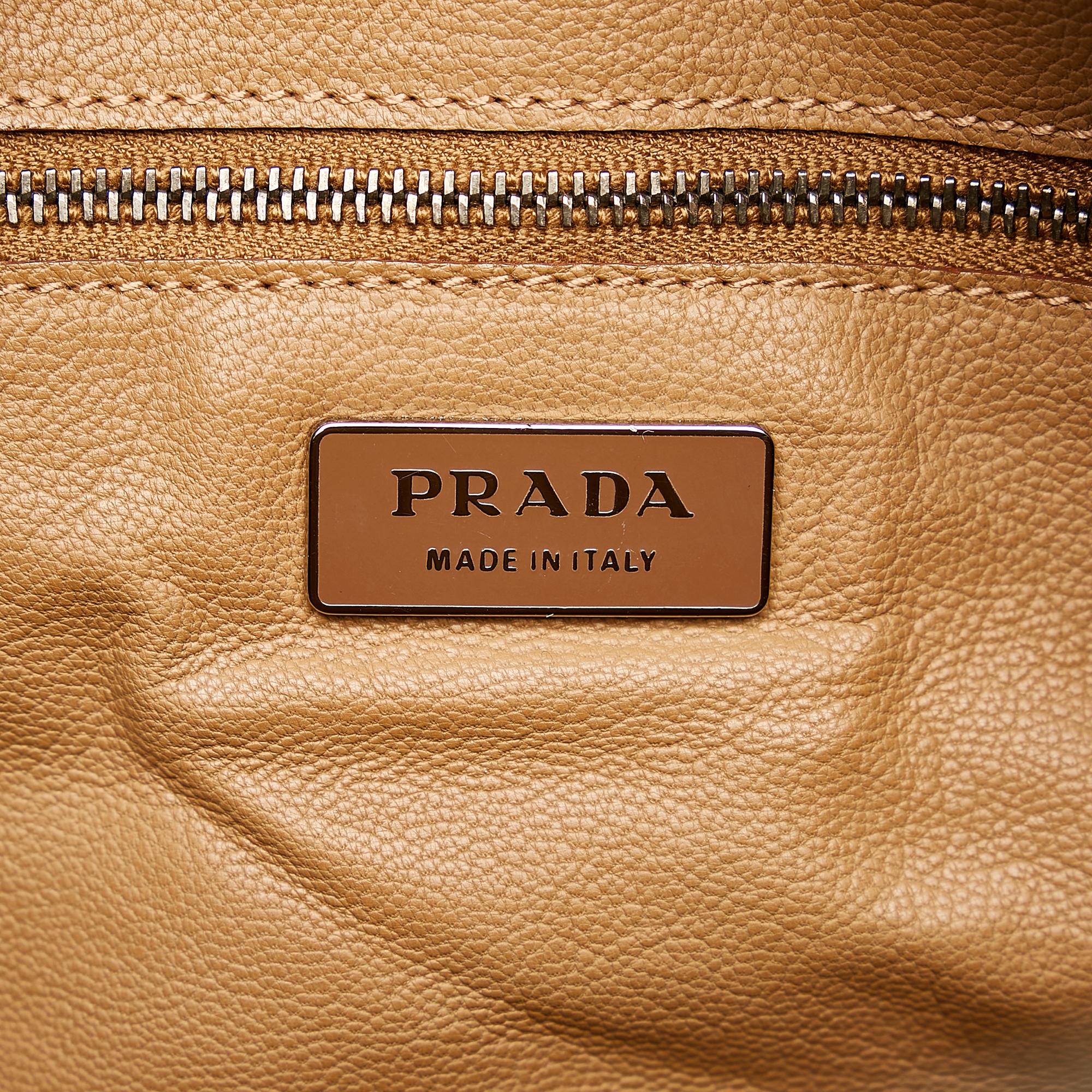 Prada Vitello England Handbag (SHG-nrsMPP)