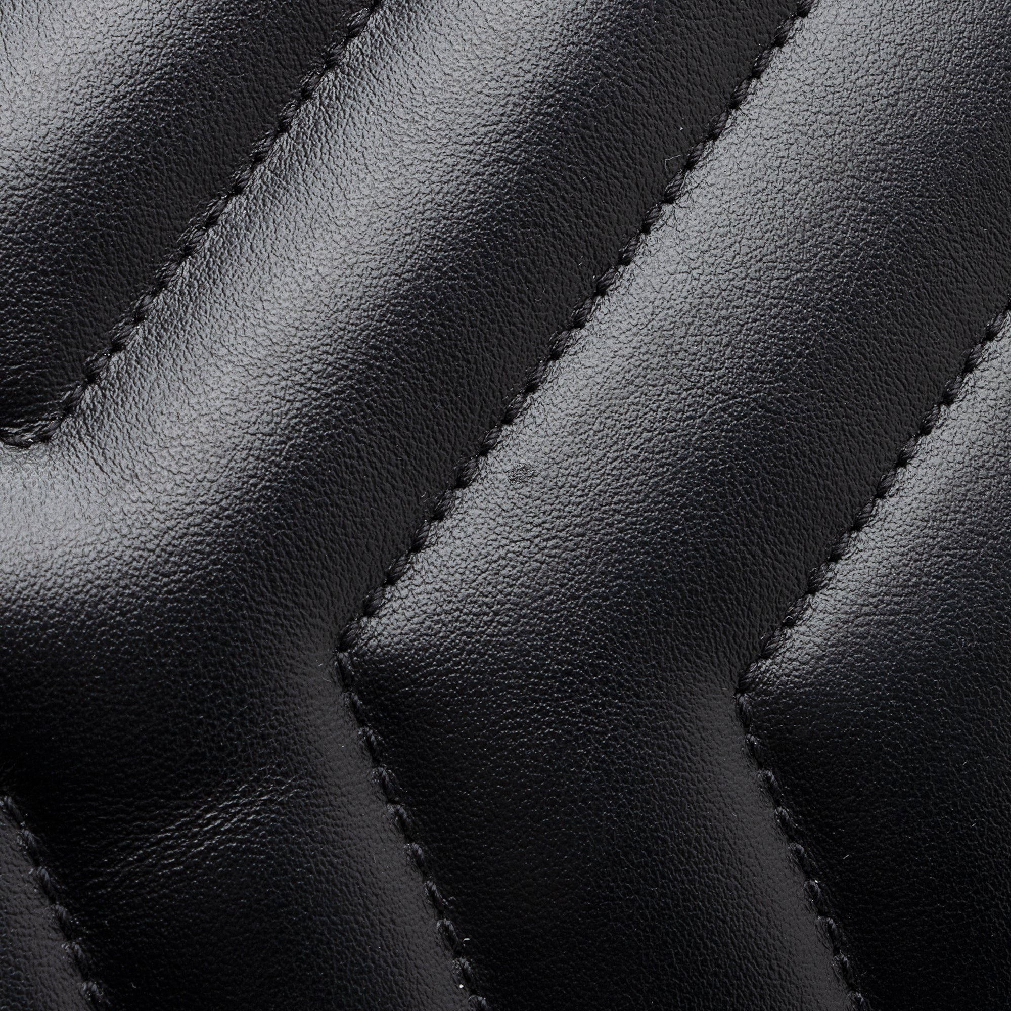 Saint Laurent Calfskin Matelasse Monogram LouLou Chain Large Shoulder Bag (SHF-22169)