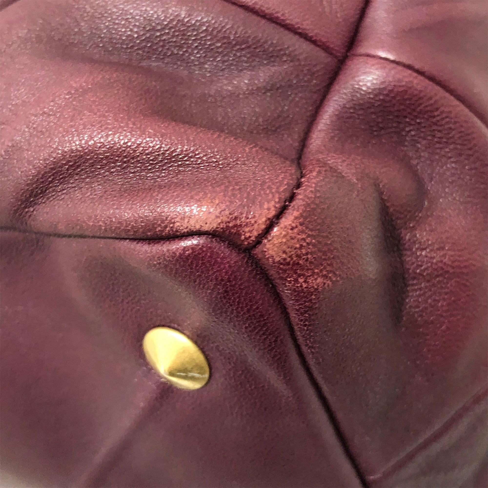 Saint Laurent Leather Handbag (SHG-28327)