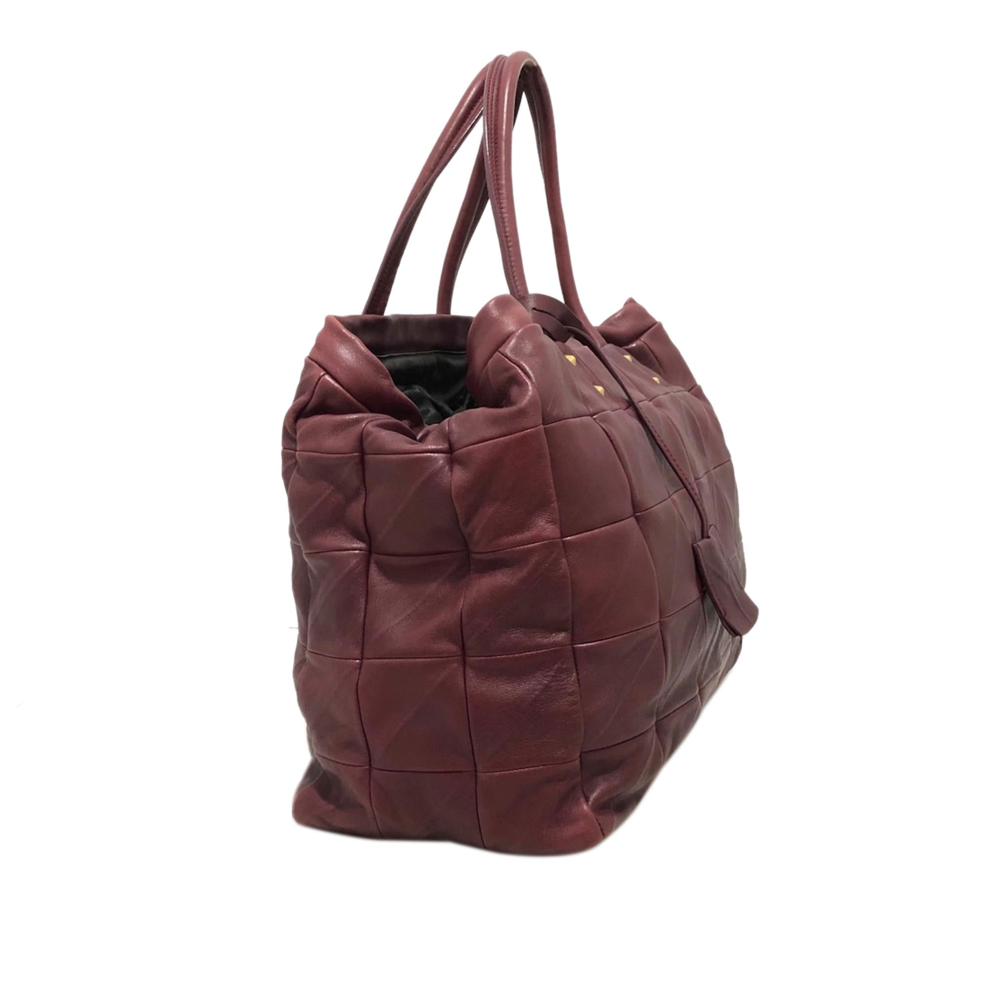 Saint Laurent Leather Handbag (SHG-28327)