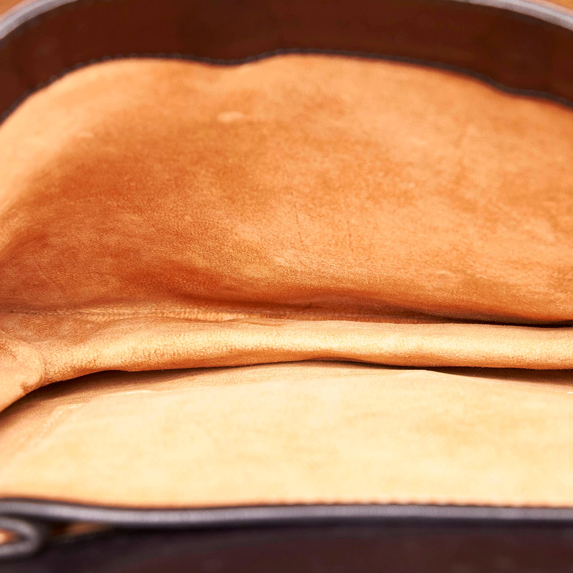 Saint Laurent Leather Shoulder Bag (SHG-27793)