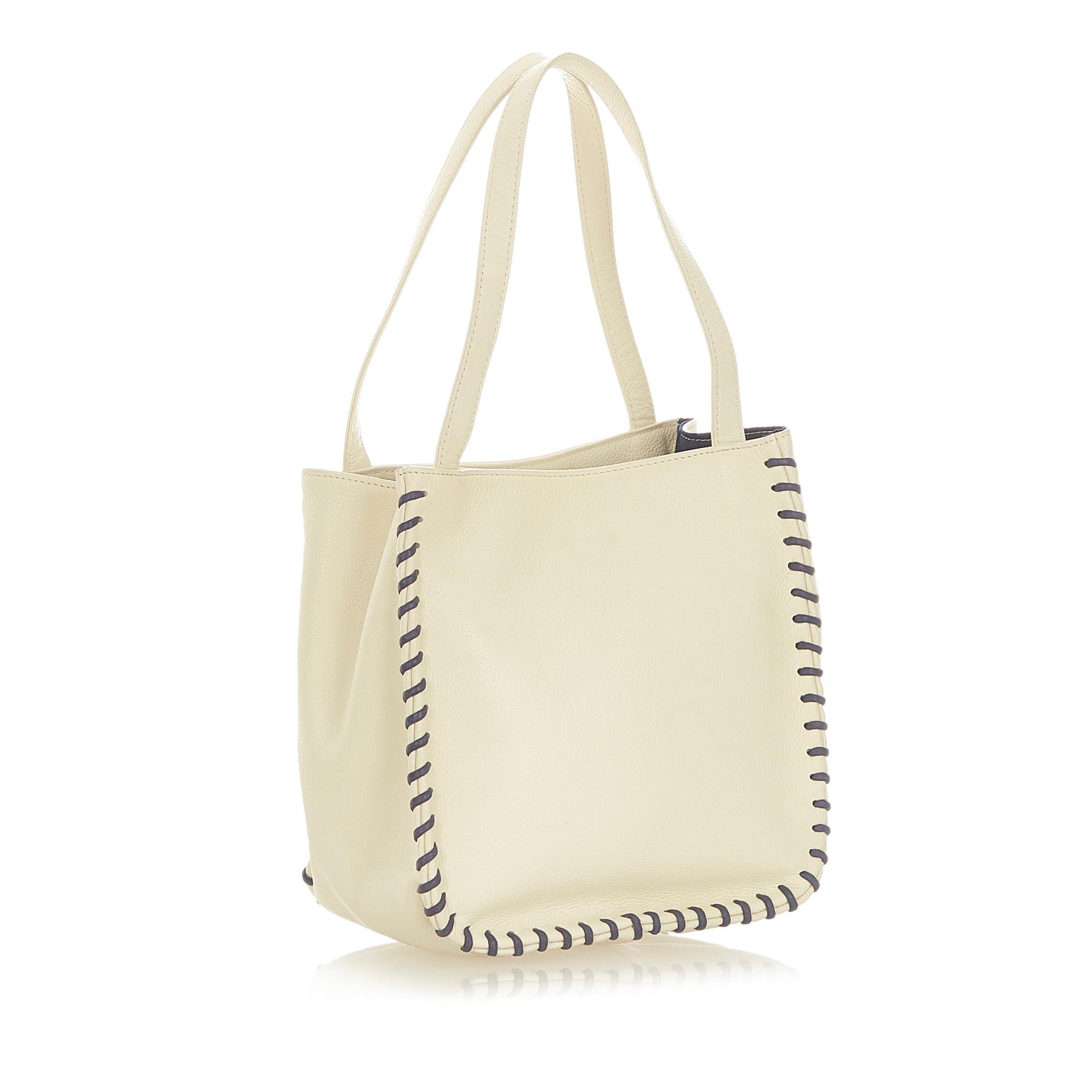 Saint Laurent Leather Shoulder Bag (SHG-32506)