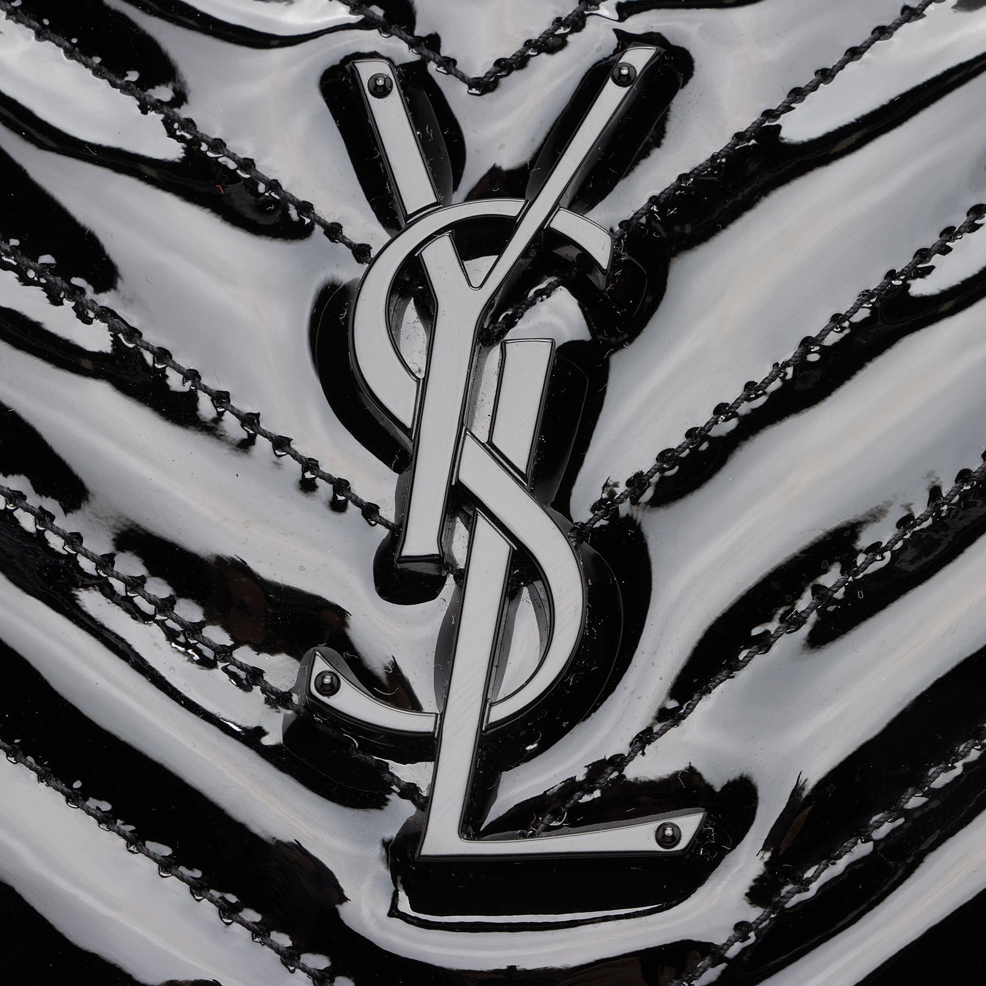 Saint Laurent Matelasse Patent Leather Monogram Lou Camera Bag (SHF-23056)